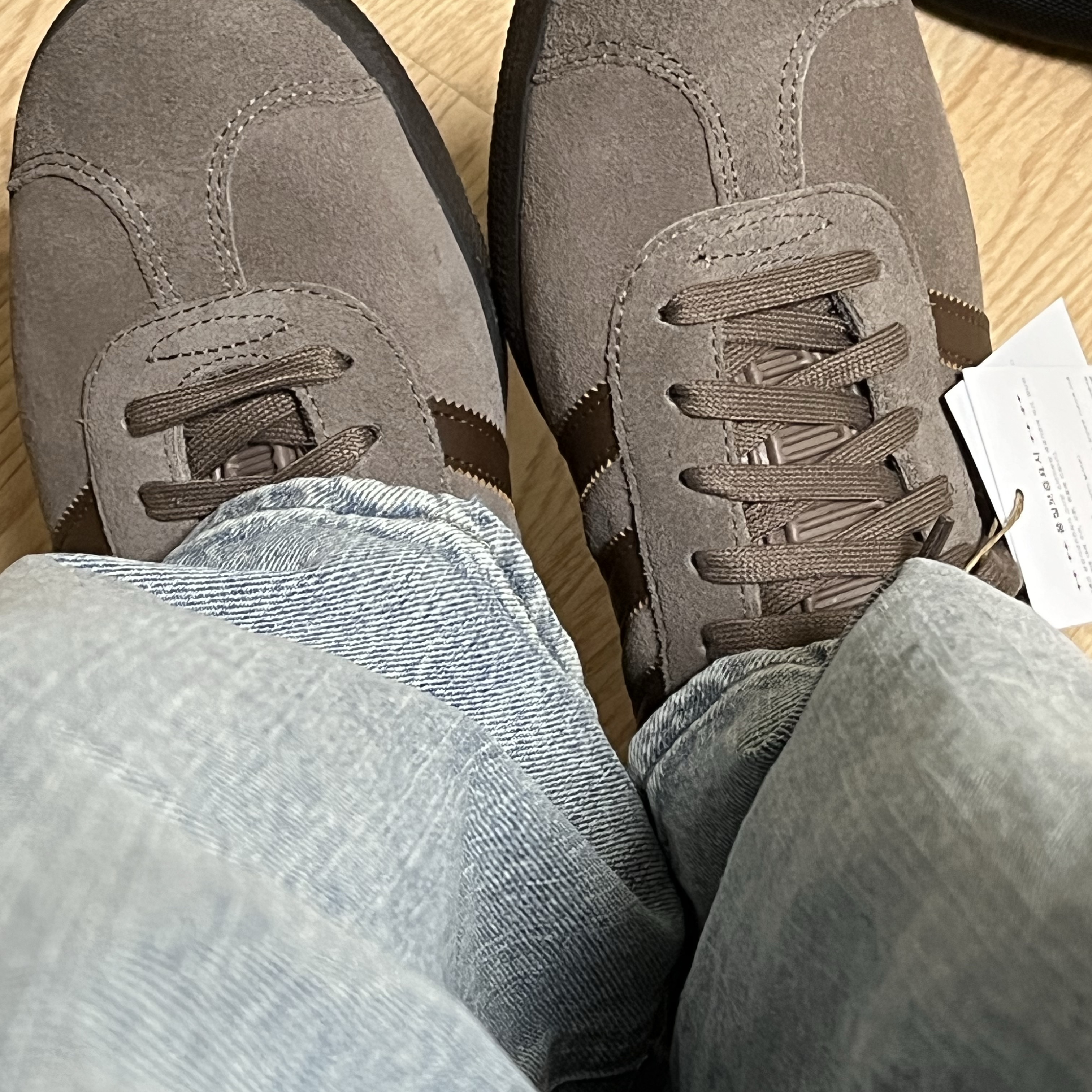 Adidas Gazelle Earth Strata Brown Gum 착용 스타일