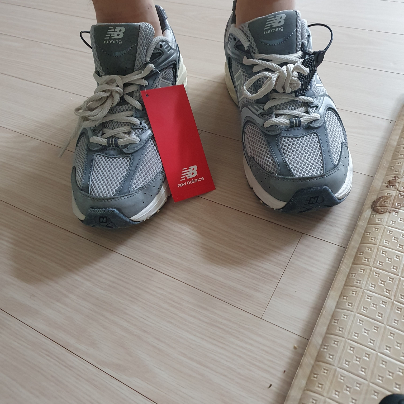 New Balance 530 Premium Vintage Grey Matter 착용 스타일