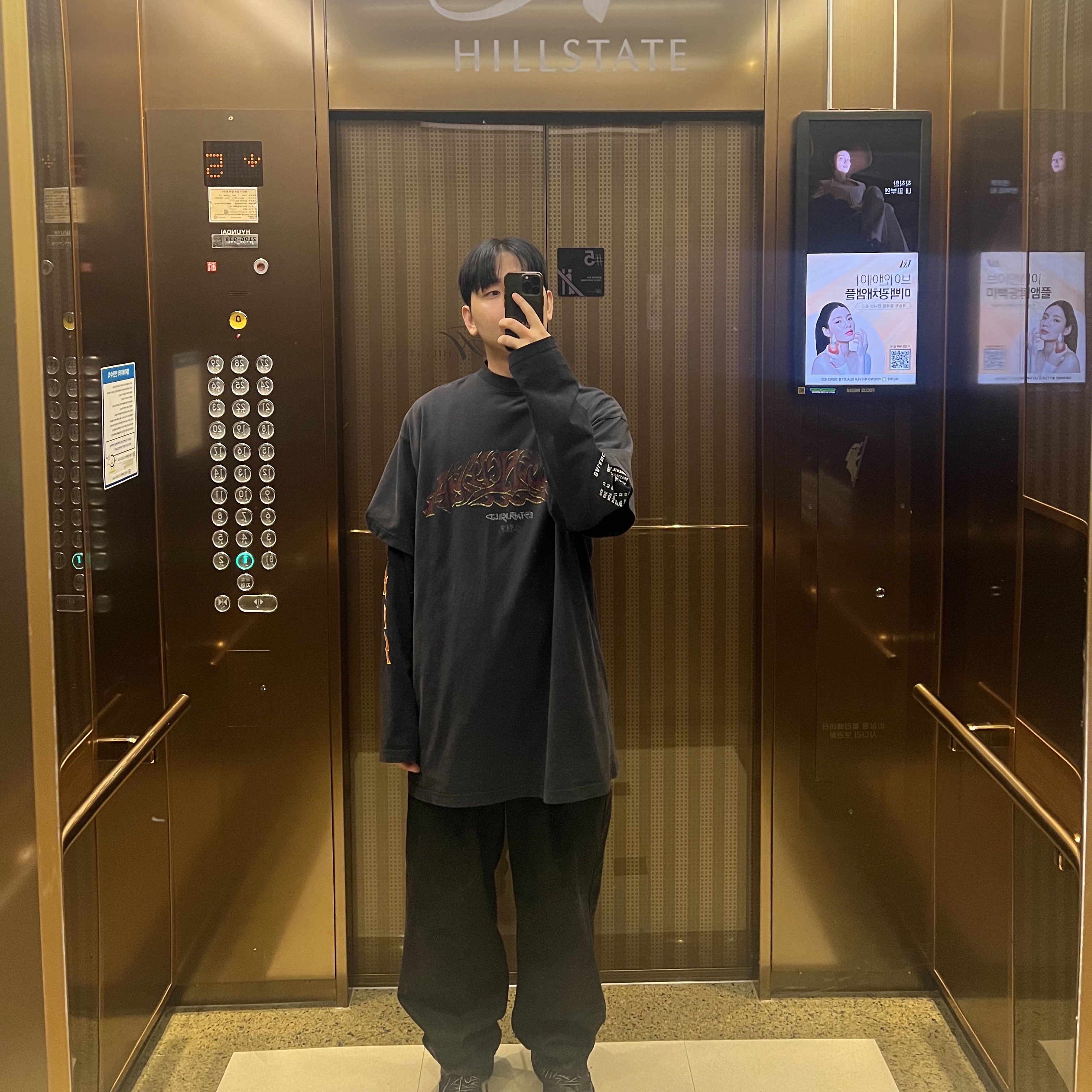 Balenciaga Track Sneakers Triple Black, Balenciaga Oversized Speed Hunter Upside Down Long Sleeve T-Shirt Black 착용 스타일