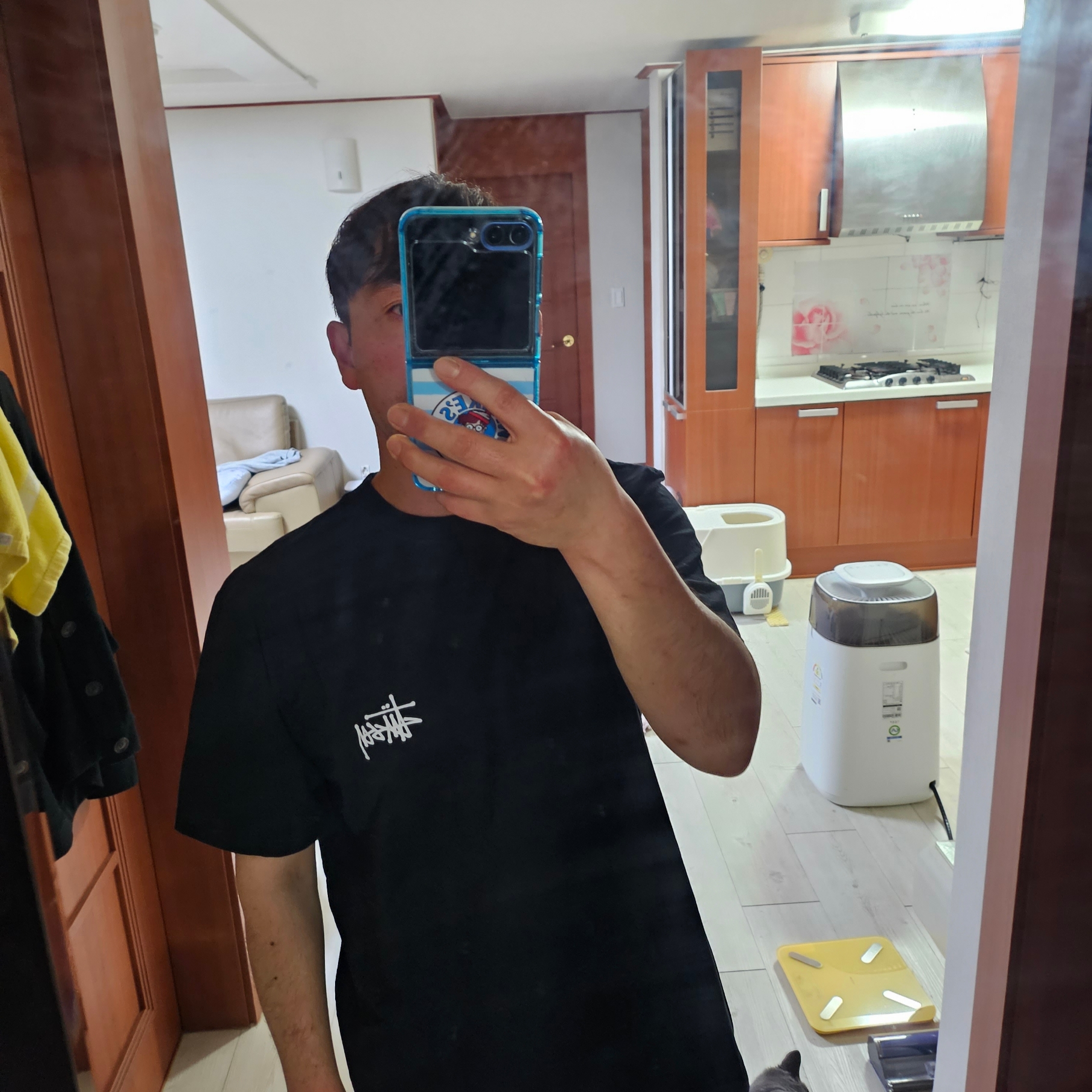 Stussy Melted T-Shirt Black 착용 스타일 - 2