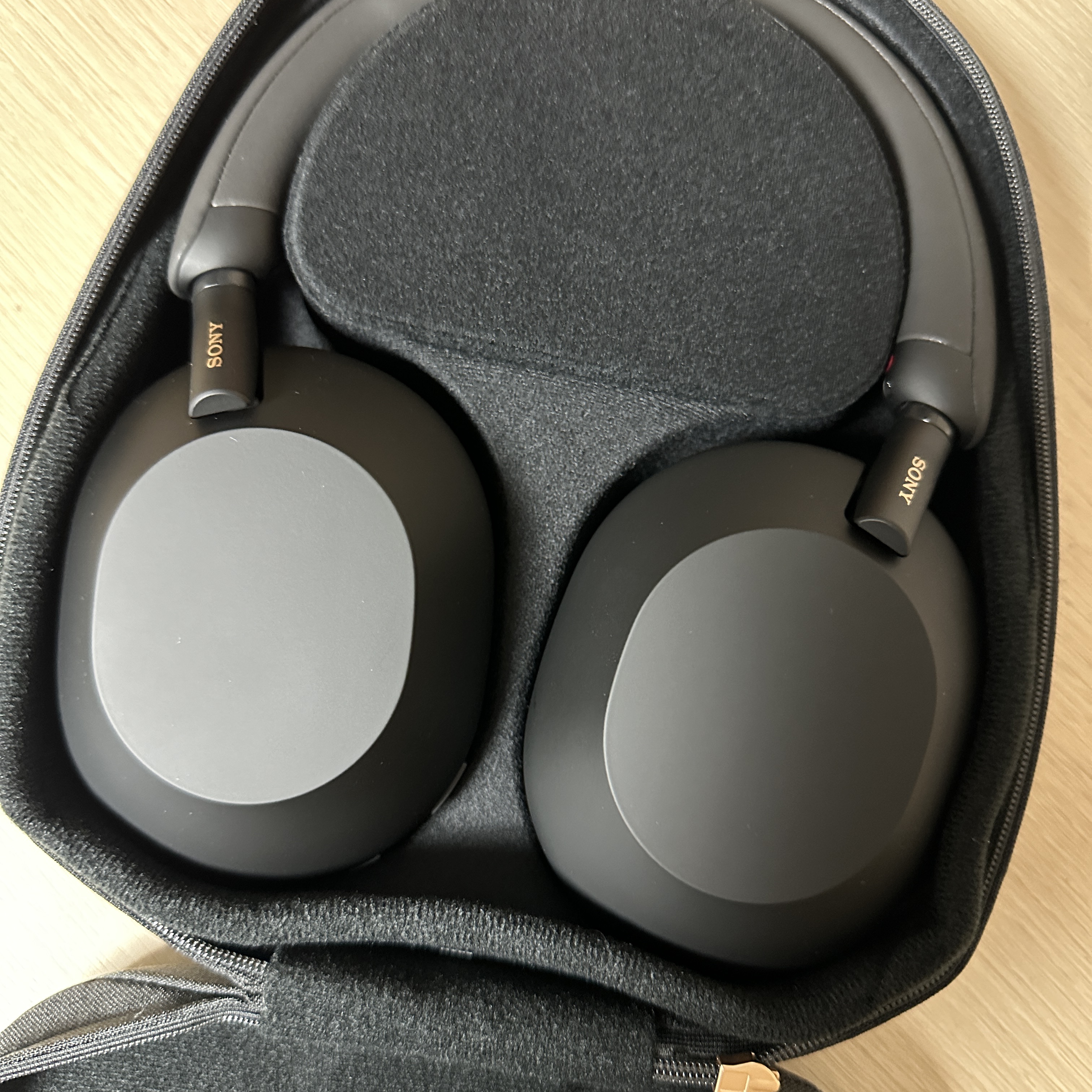 Sony WH-1000XM5 Black (Korean Ver.) 착용 스타일