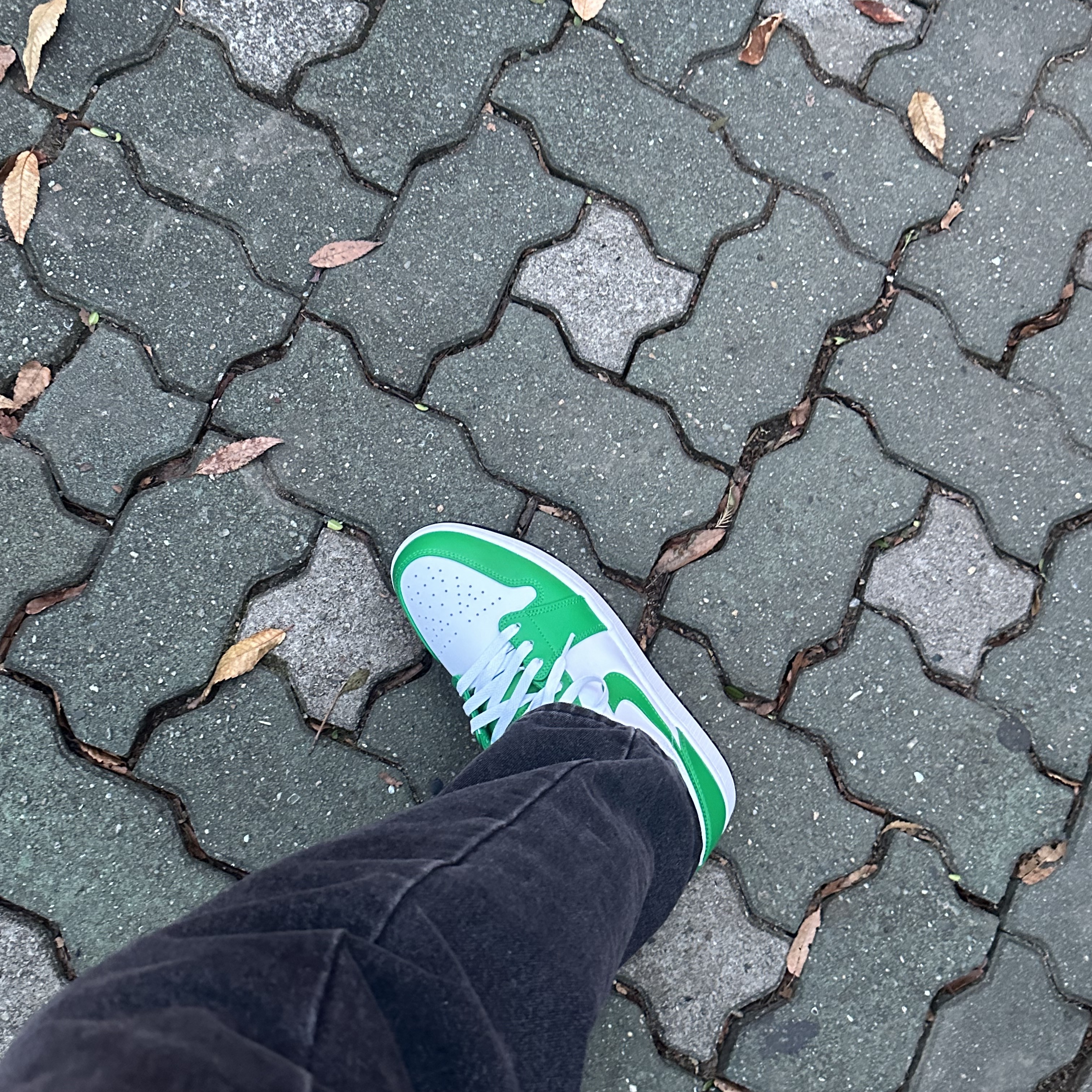 Jordan 1 Mid Lucky Green 착용 스타일 - 1