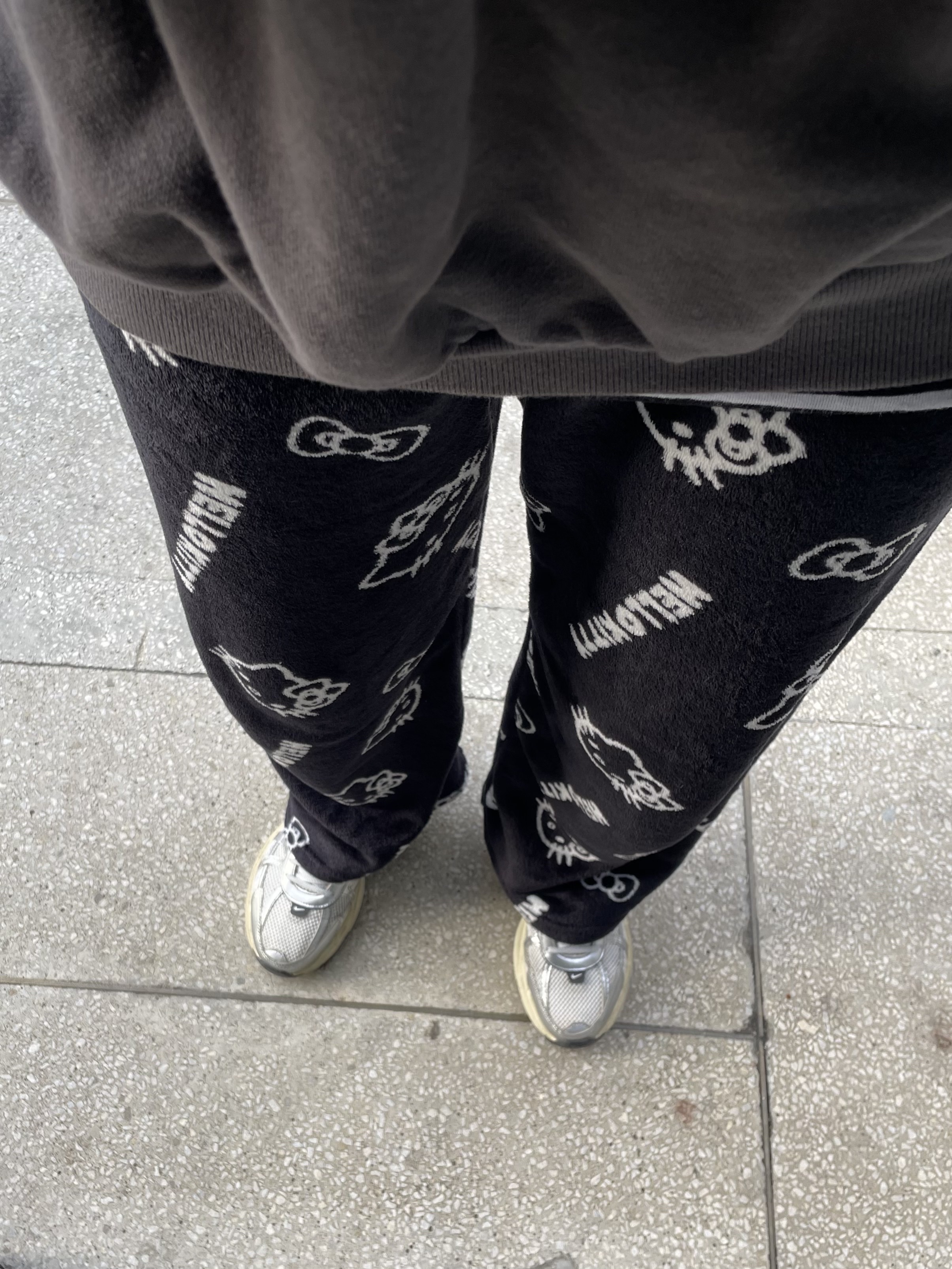 Nike Heritage 86 Wordmark Swoosh MLB New York Yankees Adjustable Hat Navy, Nike V2K Run Summit White Metallic Silver 착용 스타일 - 3