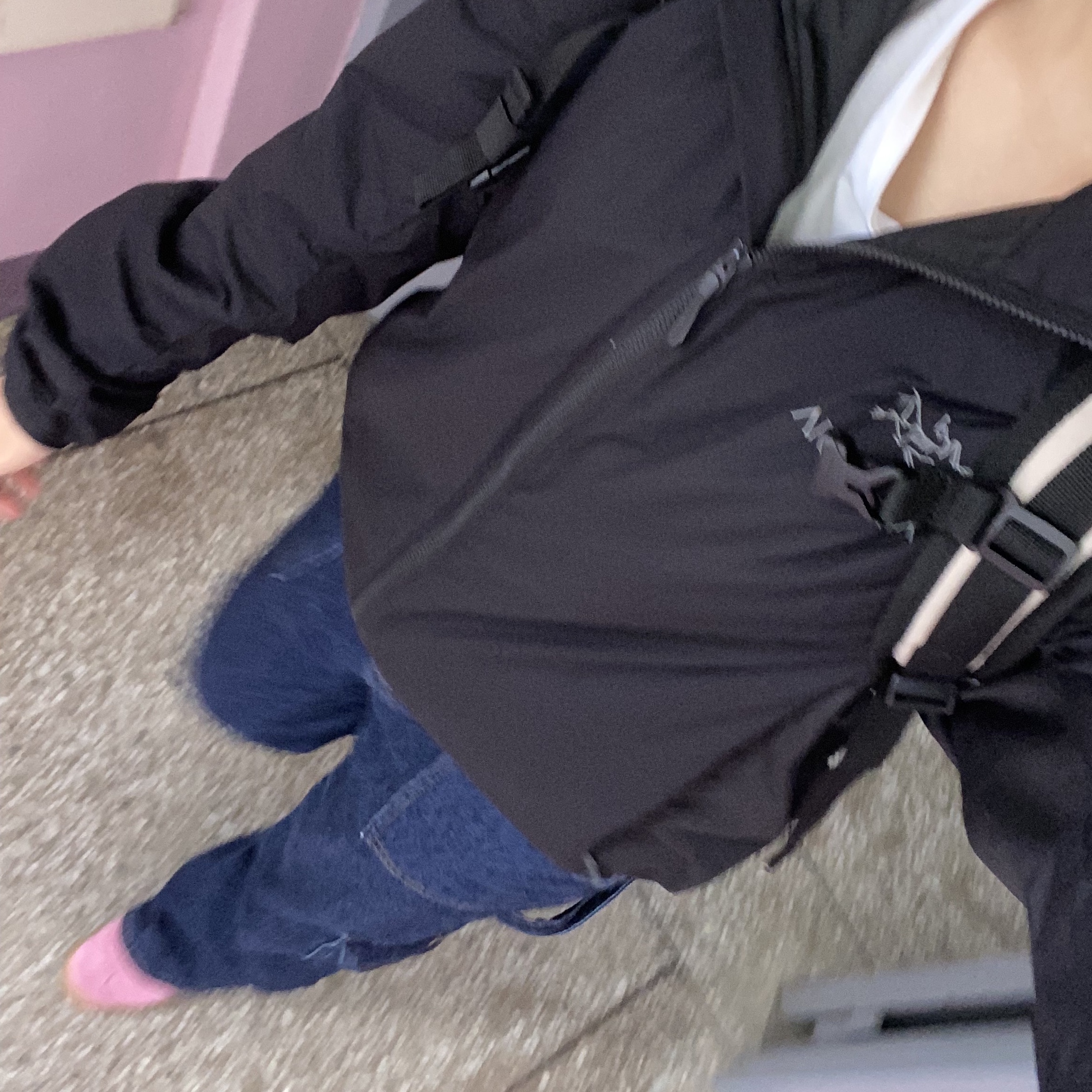 Arc'teryx Atom LT Hoody Black, (W) Adidas Gazelle Bold Pink Glow Victory Blue 착용 스타일