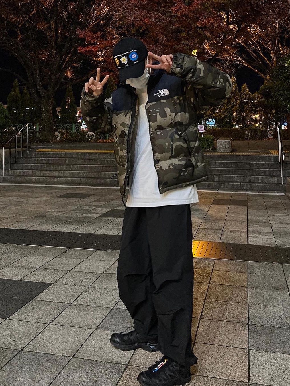 The North Face 1996 Retro Nuptse Jacket Dark Oak, (W) The North Face White Label Novelty Nuptse Down Jacket Black 착용 스타일 - 4