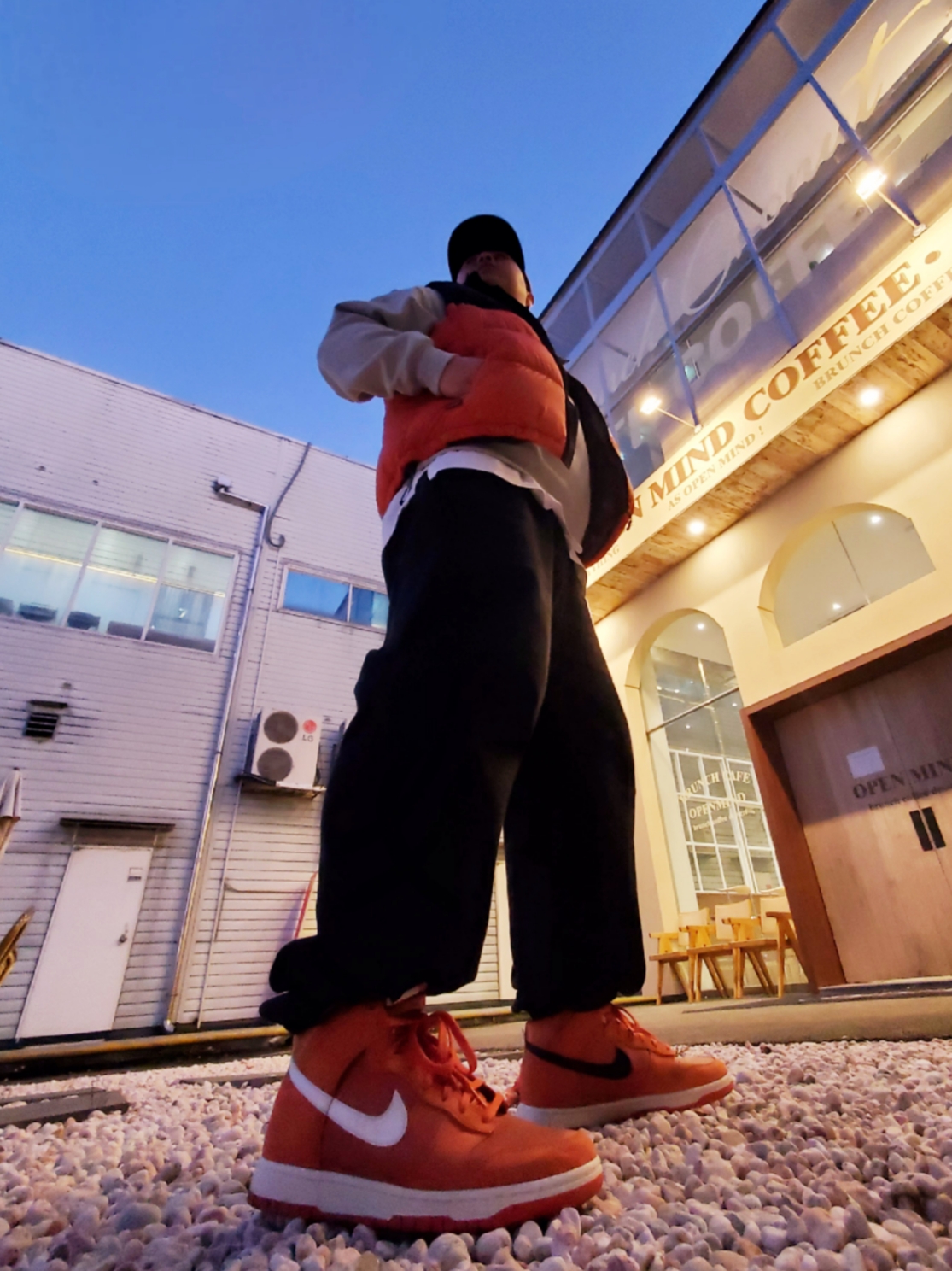 (W) Nike NRG Solo Swoosh Fleece Pants Black White - US/EU, Nike Dunk High Retro PRM EMB One Game 착용 스타일 - 2