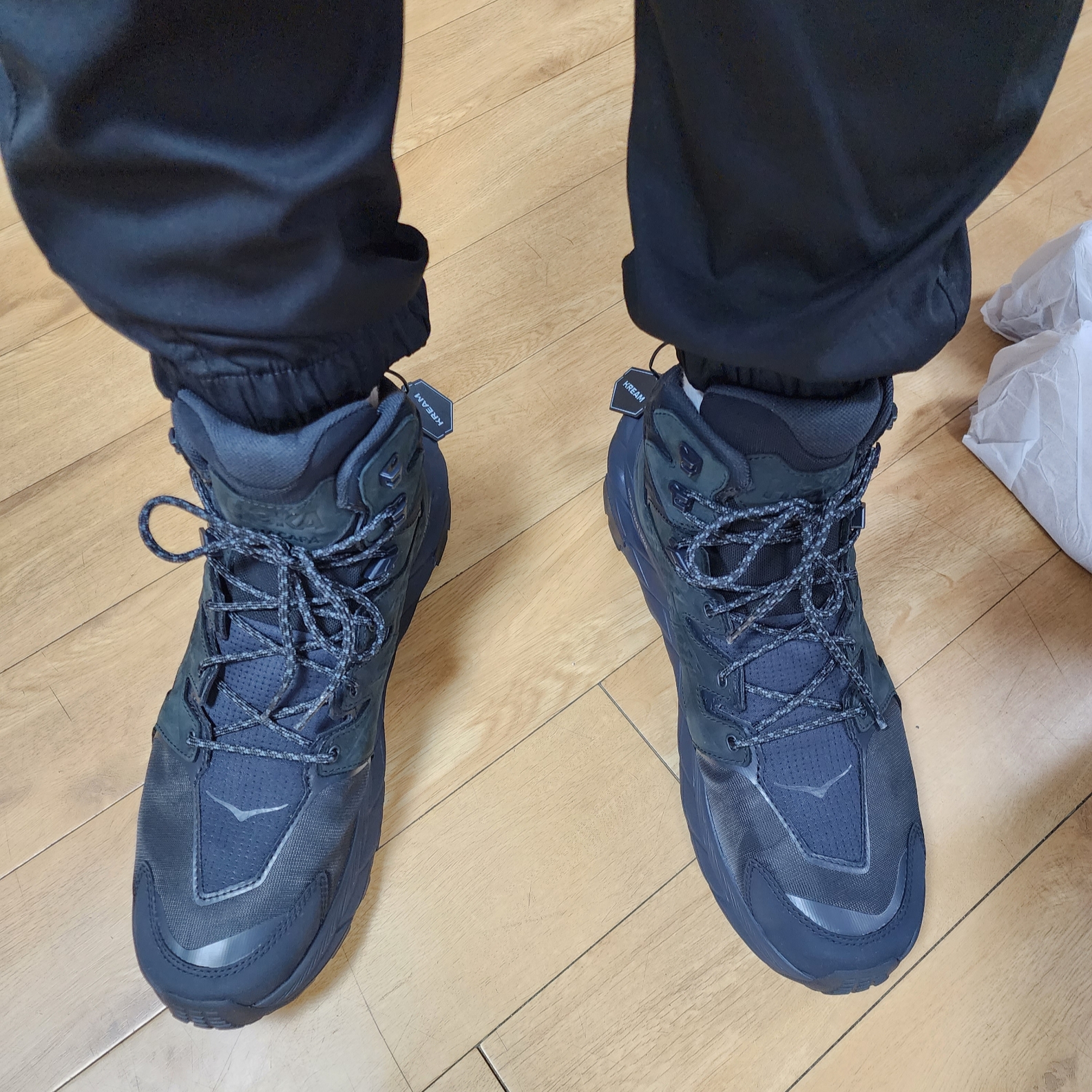 Hoka Anacapa Mid Gore-Tex Black 착용 스타일 - 4