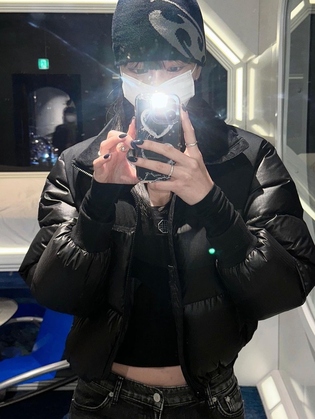 The North Face 1996 Retro Nuptse Jacket Dark Oak, (W) The North Face White Label Novelty Nuptse Down Jacket Black 착용 스타일 - 2