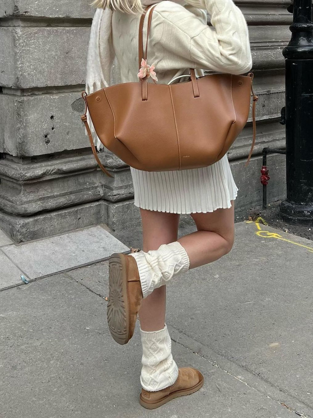 Polene Cyme Camel, (W) UGG Classic Mini II Boots Chestnut 착용 스타일 - 2