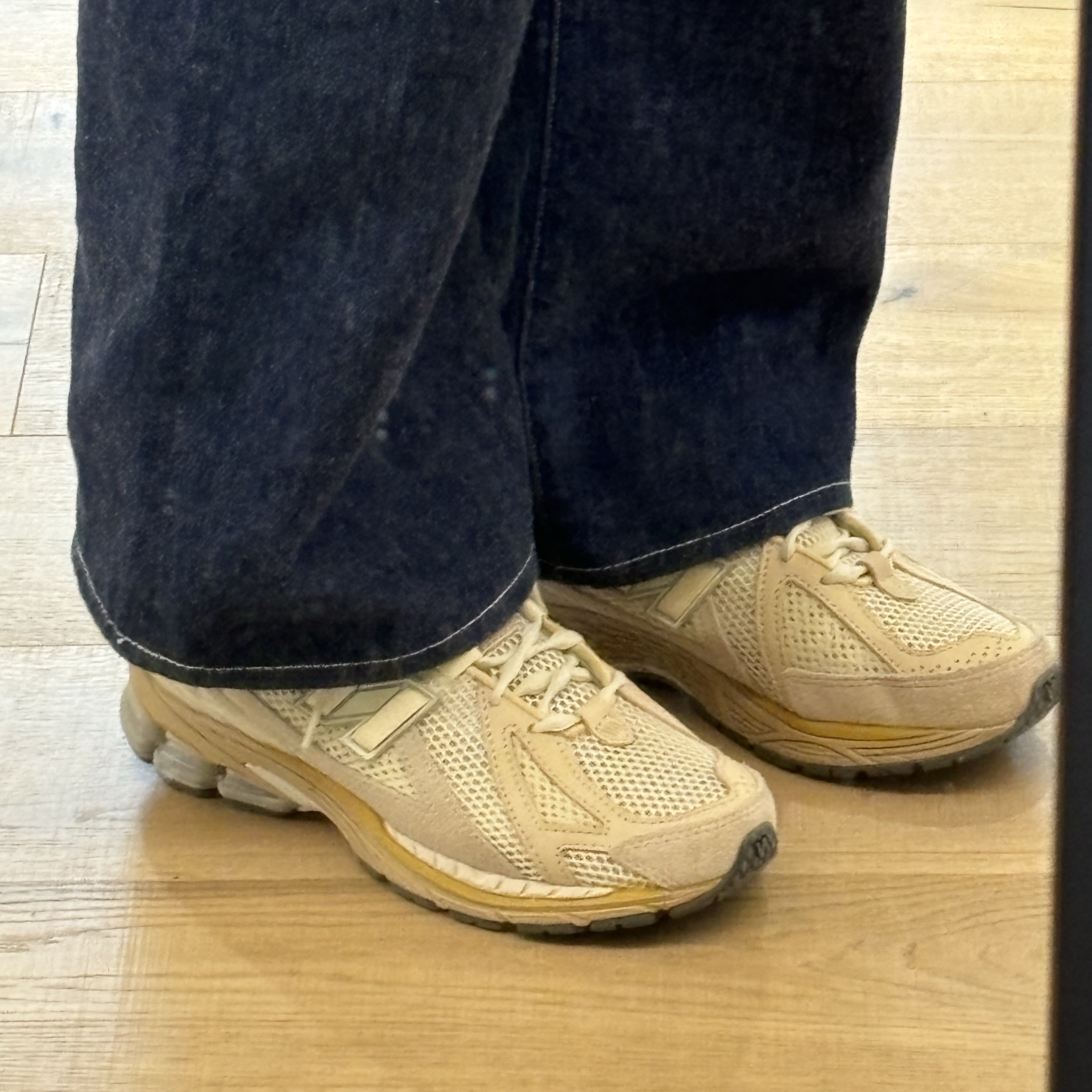 New Balance x Auralee 1906R Bone White 착용 스타일