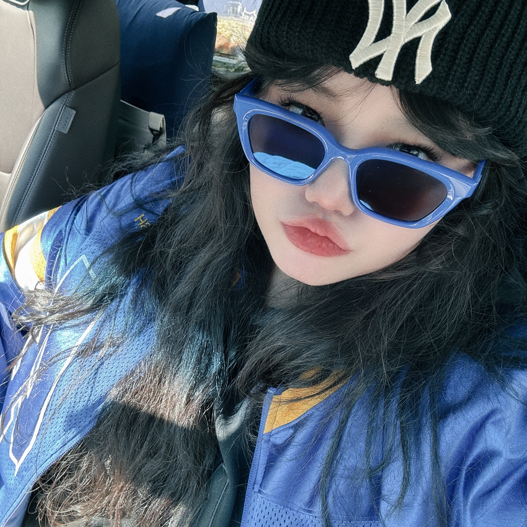 Gentle Monster Hue BL2 Pop Blue, Nike x Ambush Jacket Deep Royal Blue - Asia 착용 스타일 - 2