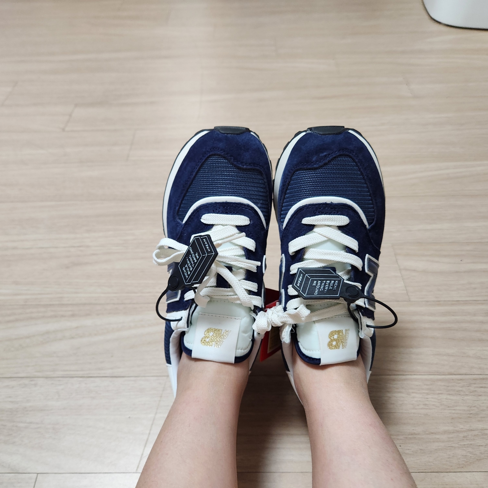 New Balance 574 Legacy Navy 착용 스타일 - 3