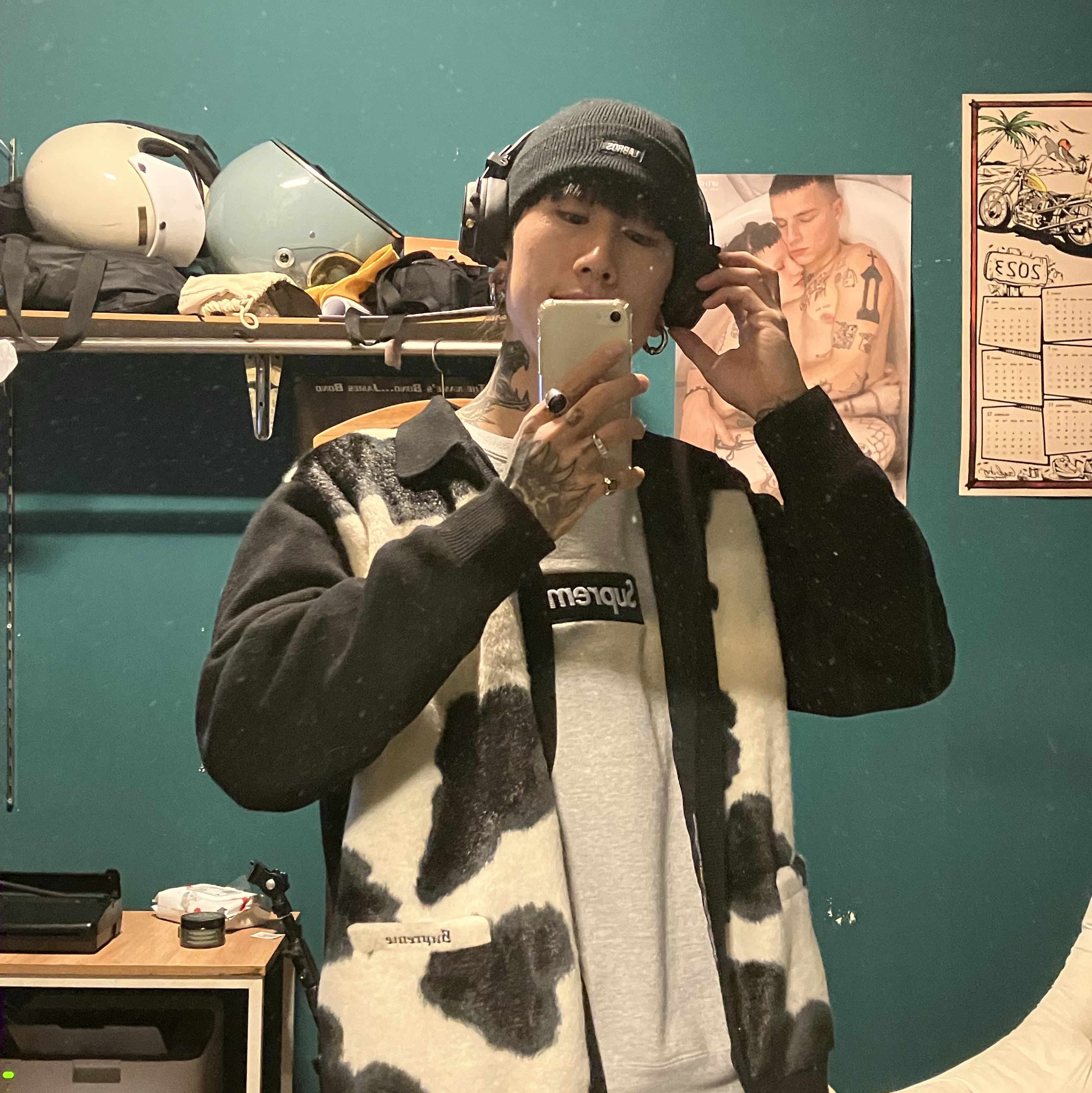 Supreme Cow Print Cardigan Black - 21FW, Supreme Box Logo Crewneck Heather Grey - 22FW 착용 스타일
