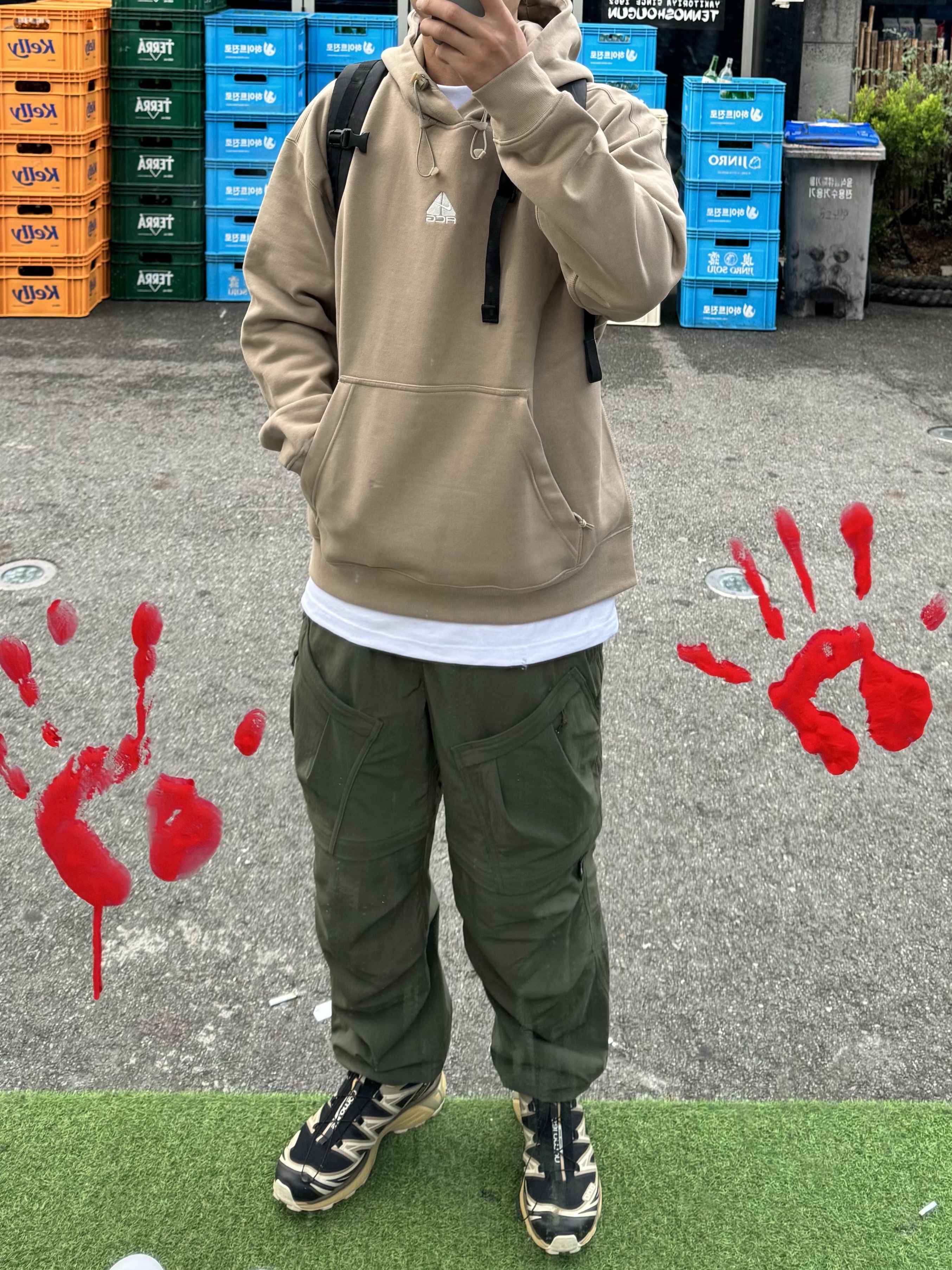 Nike ACG Therma-Fit Fleece Pullover Hoodie Khaki - Asia, Nike ACG Smith Summit Cargo Pants Cargo Khaki - US/EU 착용 스타일
