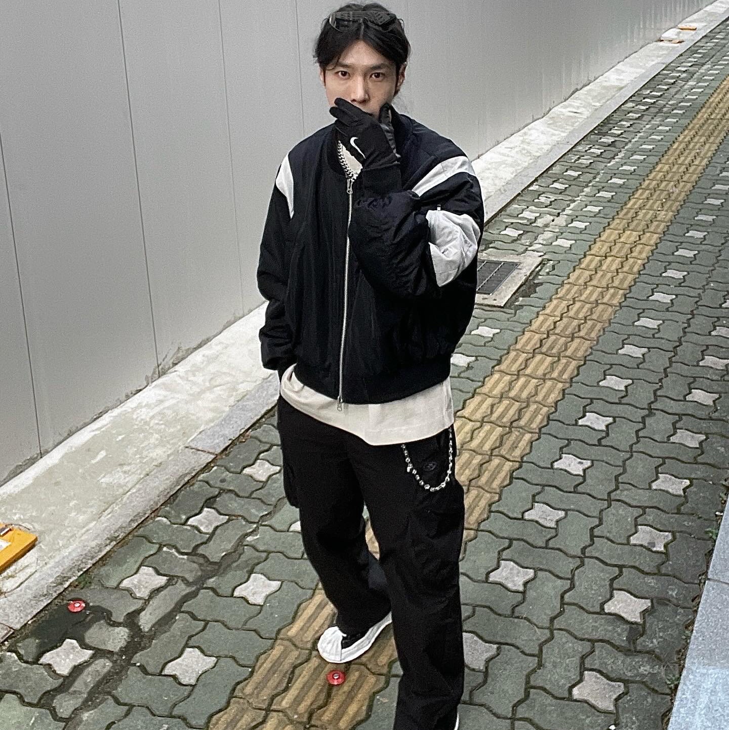 Maison Mihara Yasuhiro Blakey OG Sole Canvas Low-top Sneakers Black White 착용 스타일 - 2
