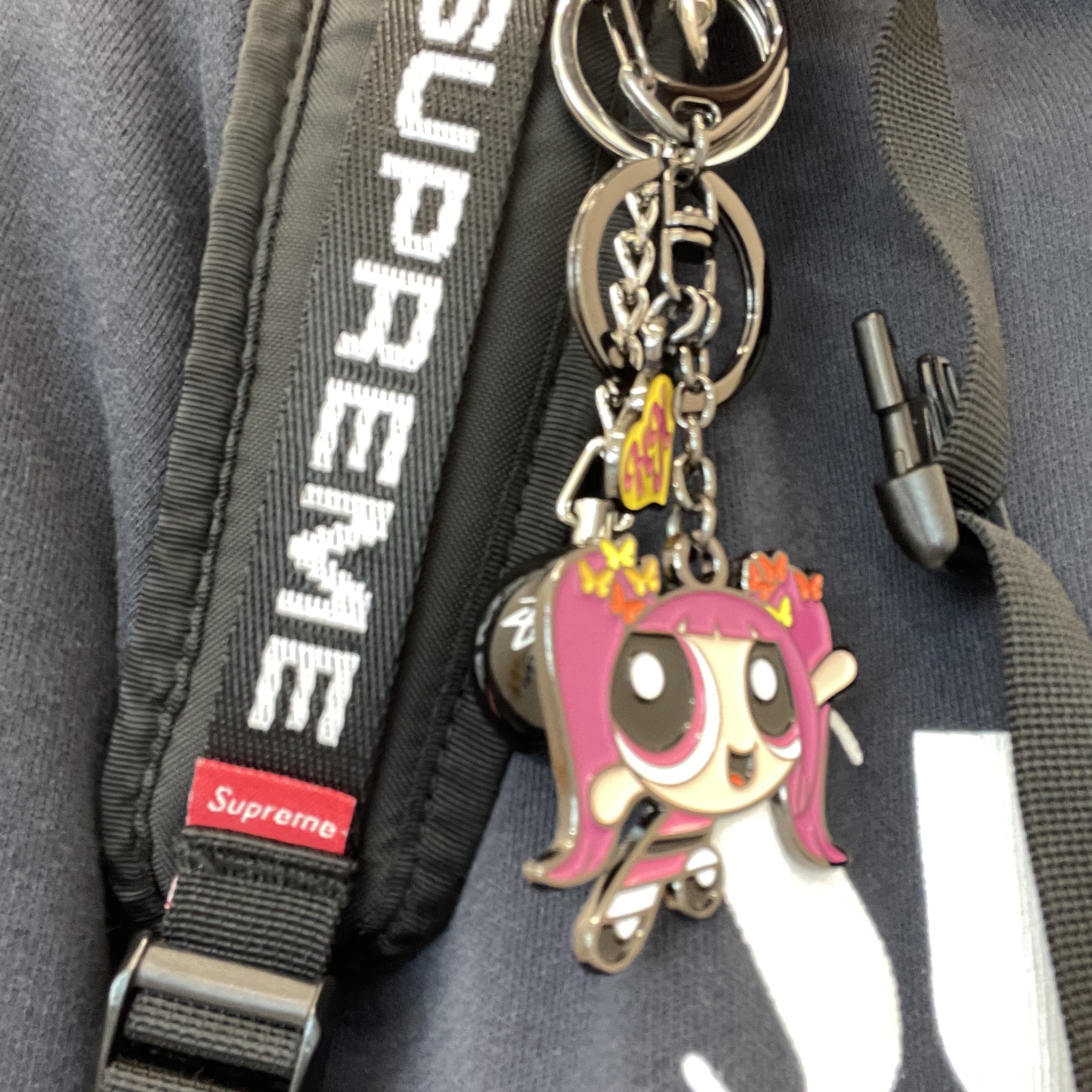 NewJeans x The Powerpuff Girls Metal Keyring Hanni, Stussy 8 Ball Keychain Black 착용 스타일