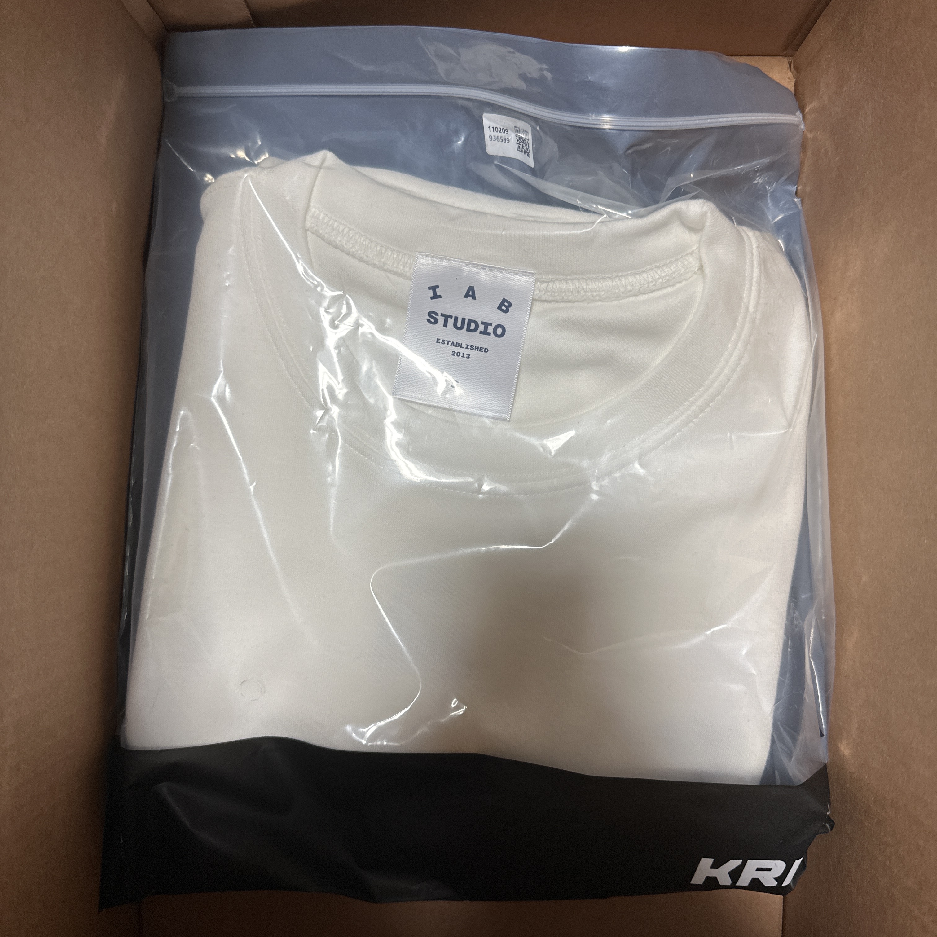 IAB Studio 10th Anniversary T-Shirt White 착용 스타일