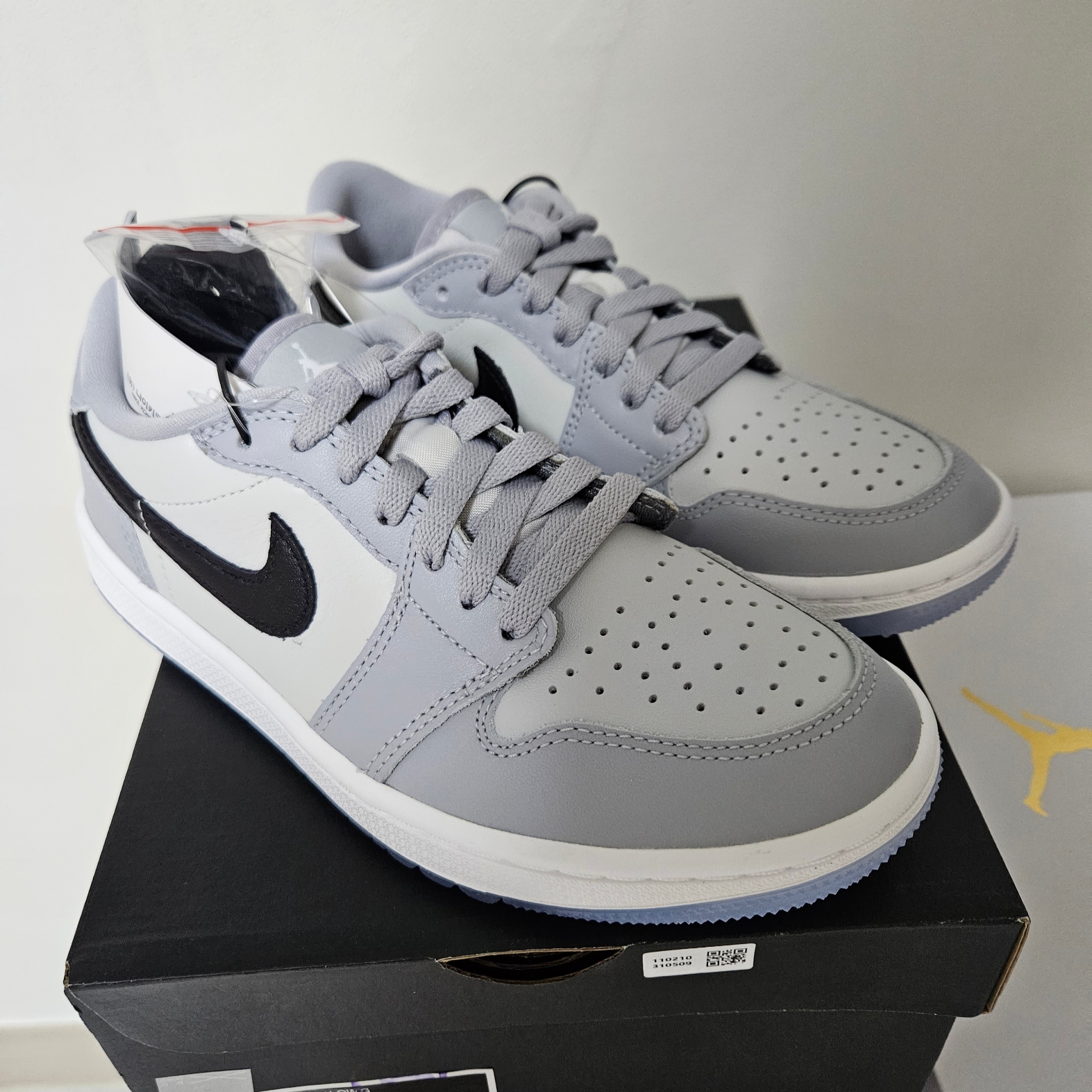 Jordan 1 Low Golf Wolf Grey 착용 스타일 - 1