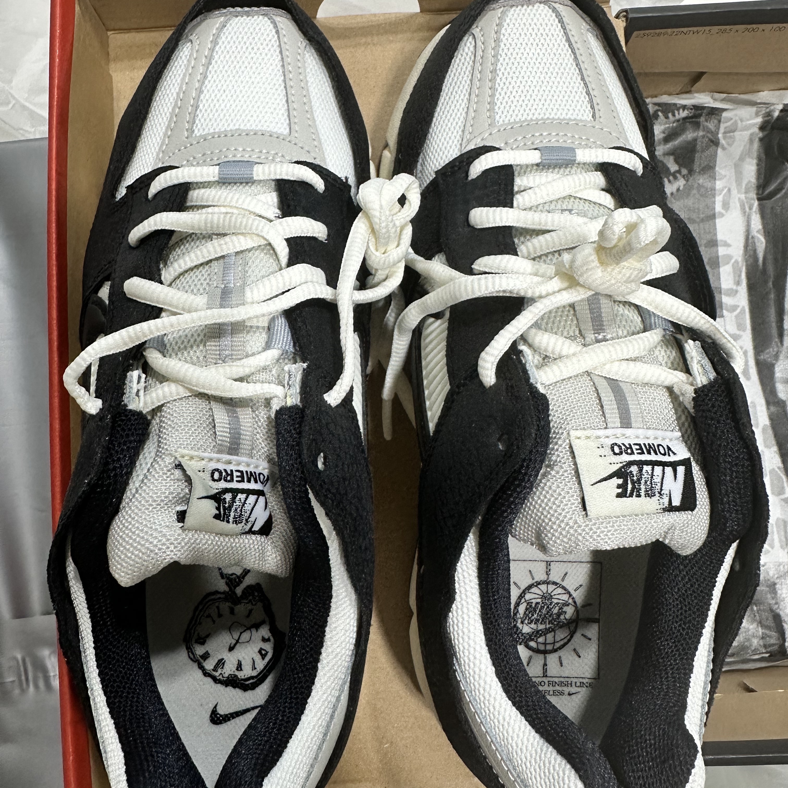 (W) Nike Zoom Vomero 5 Wolf Grey and Black 착용 스타일