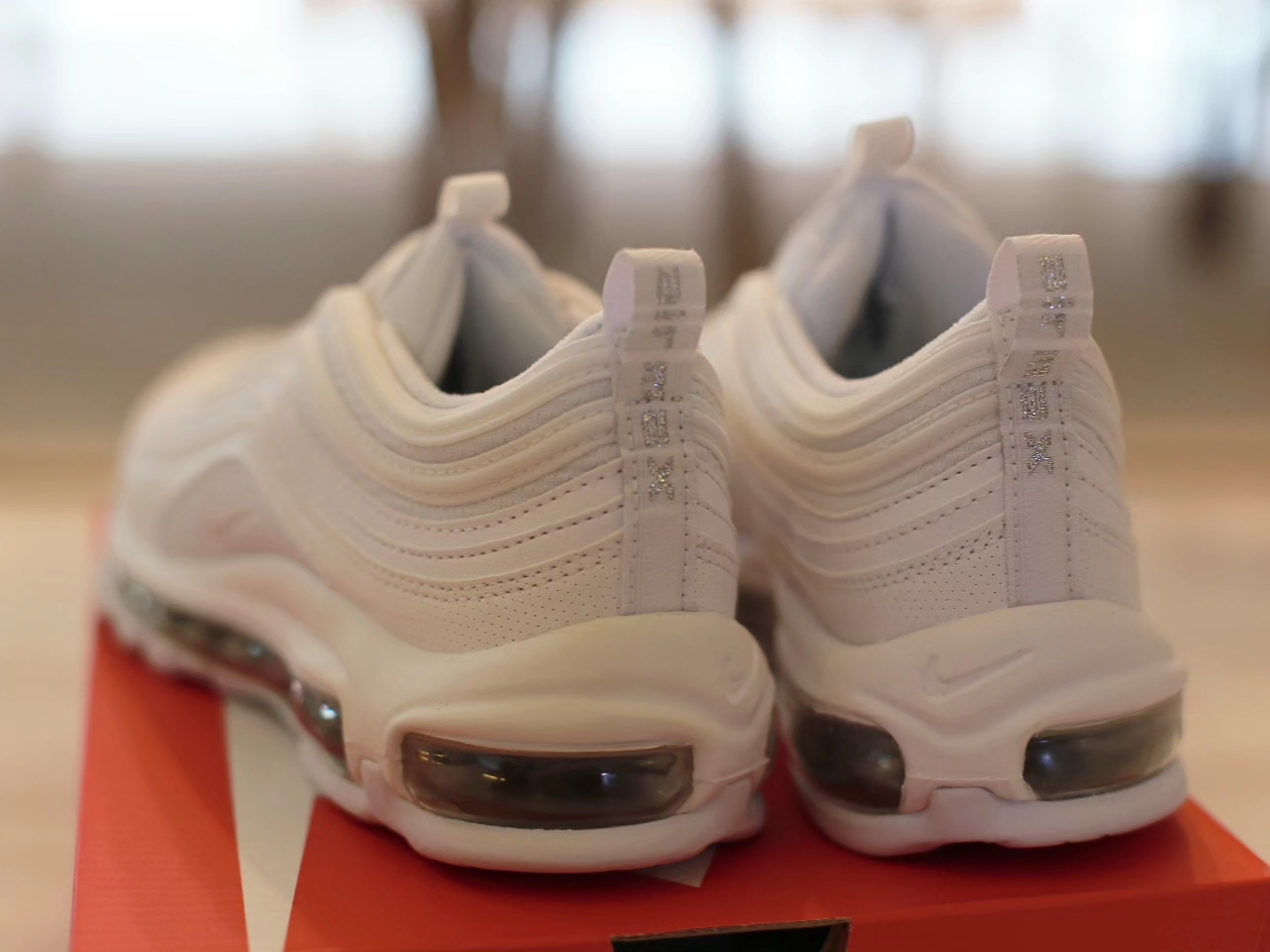 (GS) Nike Air Max 97 White Metallic Silver 착용 스타일 - 3