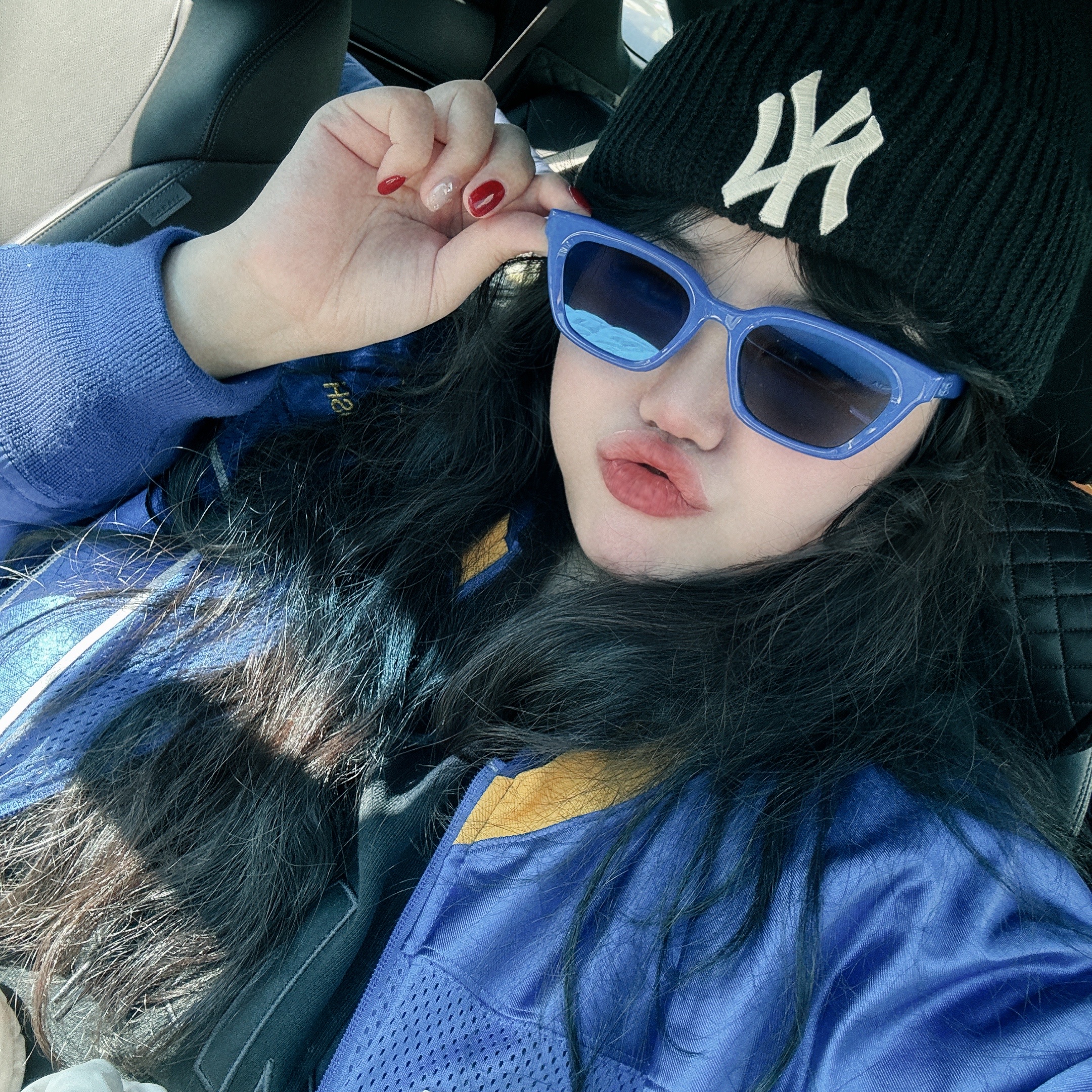 Gentle Monster Hue BL2 Pop Blue, Nike x Ambush Jacket Deep Royal Blue - Asia 착용 스타일 - 1