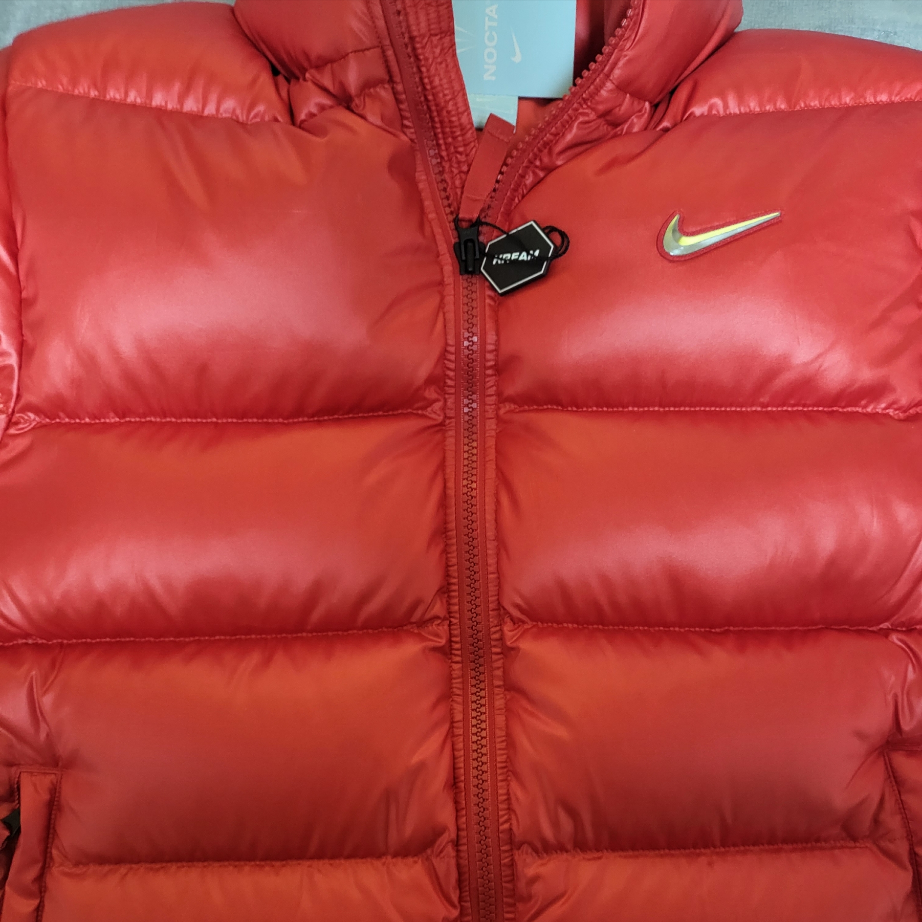 Nike x Drake Nocta Sunset Puffer Jacket Red 착용 스타일