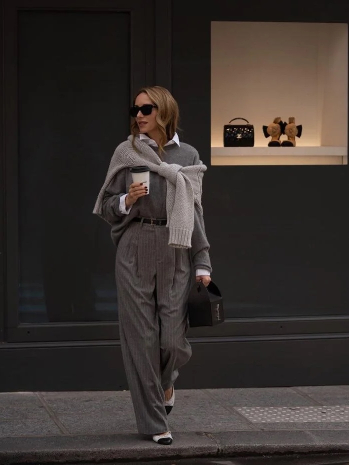 AMI de Coeur Tonal Cardigan Heather Grey, (W) Miu Miu Wool and Nylon Knit Cardigan Grey 착용 스타일 - 4