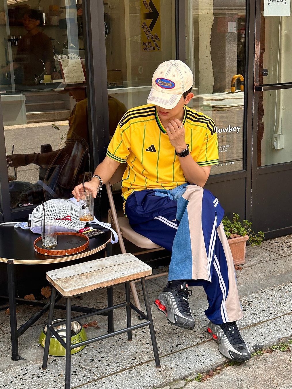 [KREAM 단독] Civision by CSC Hybrid Track Pants Navy, Nike Shox R4 Black and Metallic Silver 착용 스타일