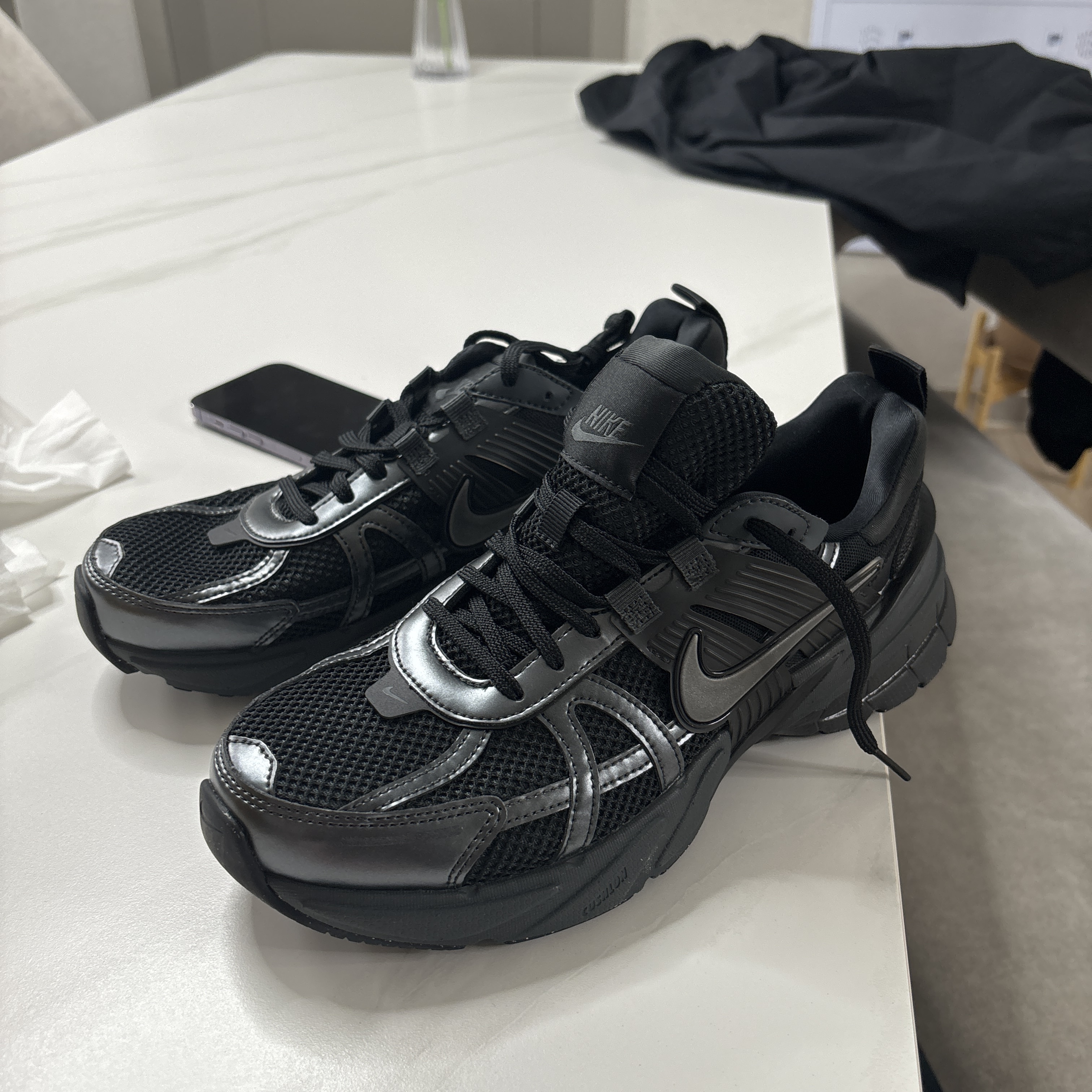 Nike V2K Run Black Anthracite 착용 스타일