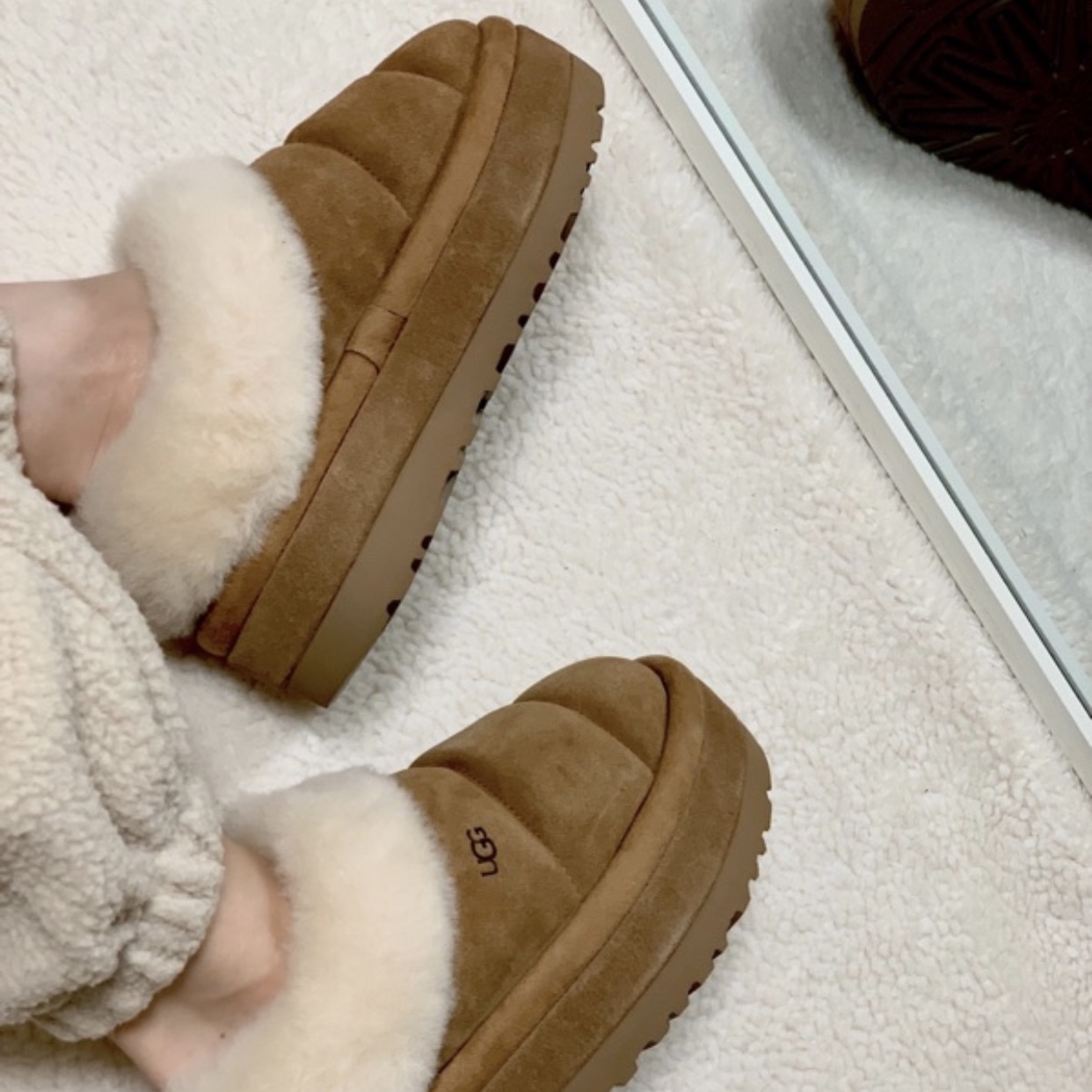 (W) UGG Tazzlita Chestnut 착용 스타일 - 4