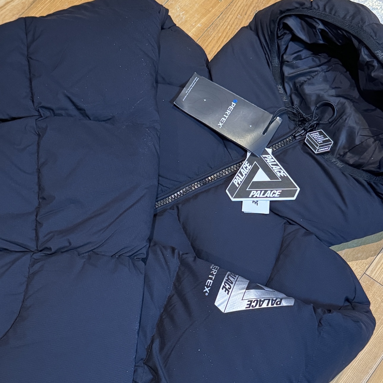 Palace Pertex Matte Balaclava Puffa Black - 23FW 착용 스타일