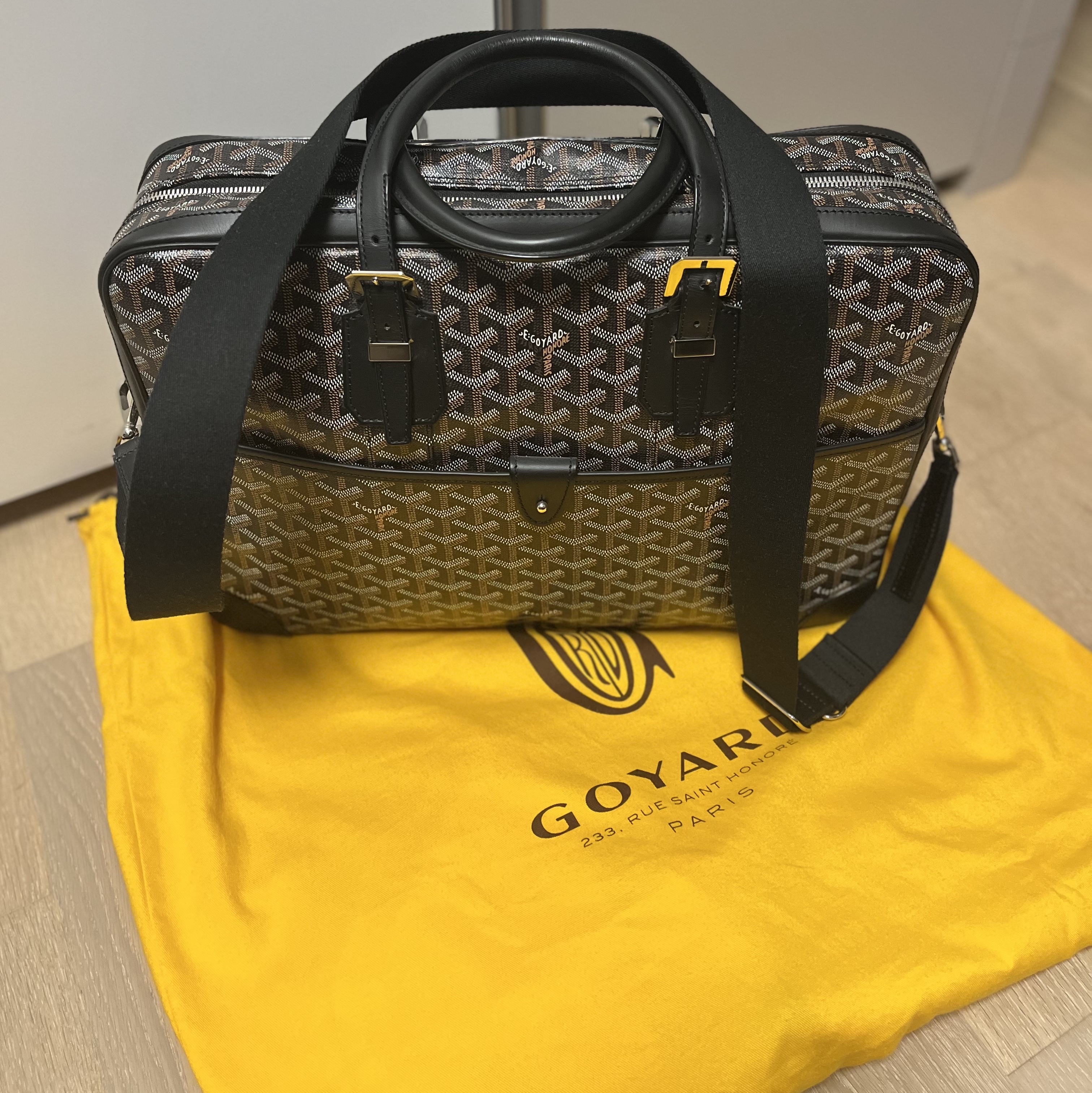 Goyard Ambassade PM Document Case Black 착용 스타일