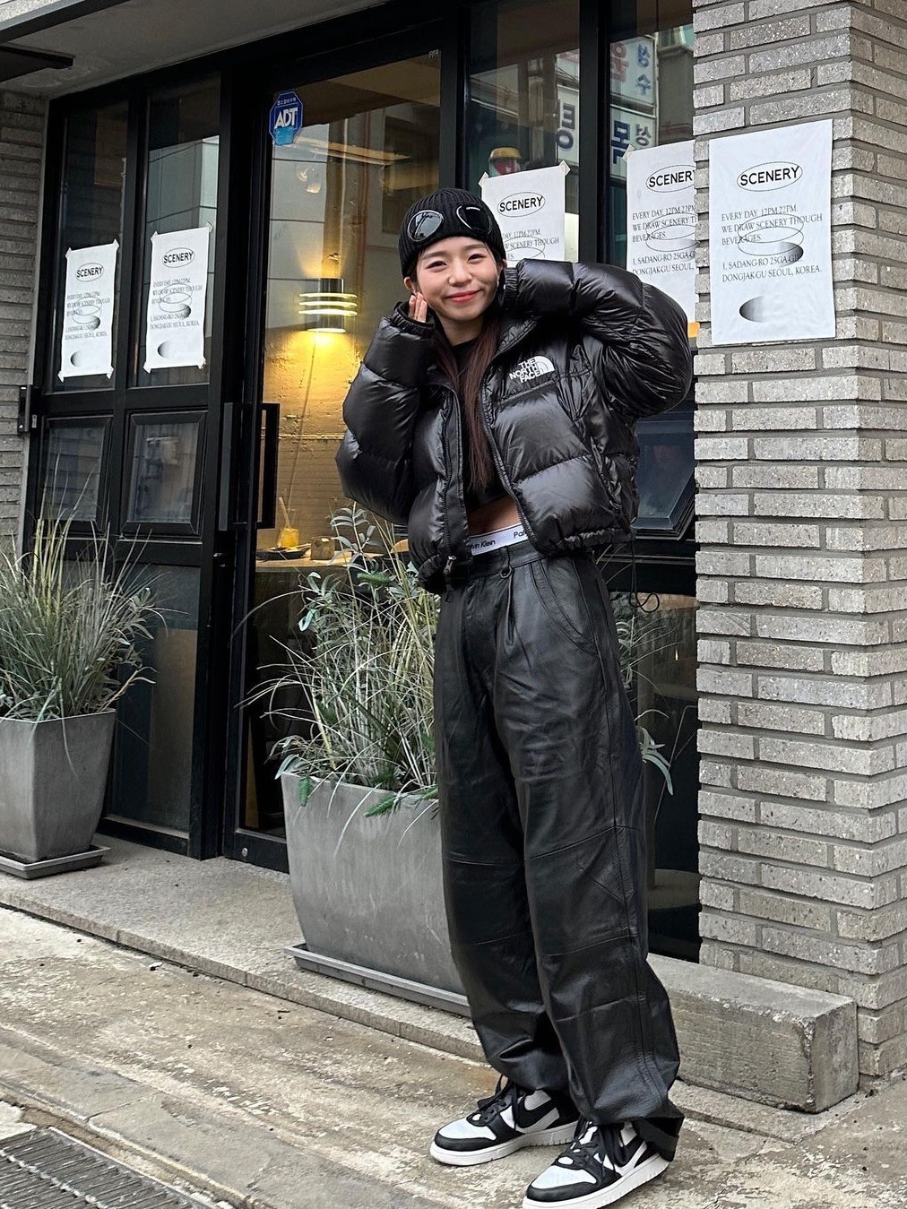 The North Face 1996 Retro Nuptse Jacket Dark Oak, (W) The North Face White Label Novelty Nuptse Down Jacket Black 착용 스타일 - 5