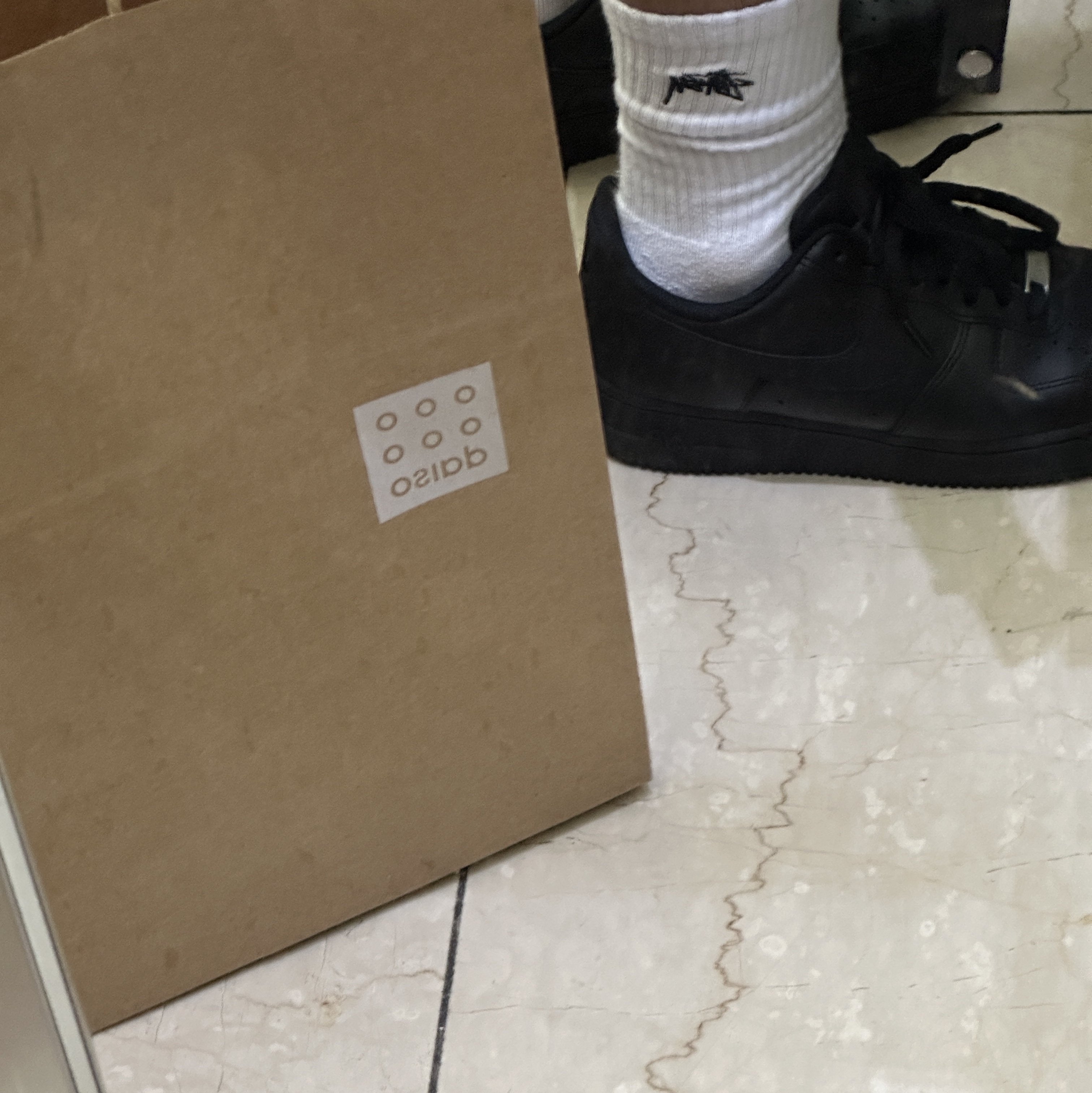 Stussy Small Stock Crew Socks White (3 Pack), Nike Air Force 1 '07 Low Triple Black 착용 스타일