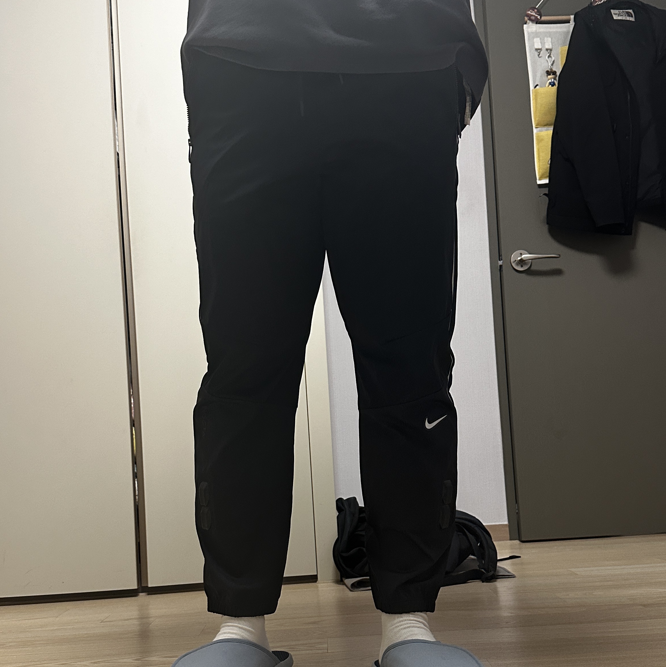 Nike x Drake Nocta Basketball Warmup Pants Black (DV3732-010) 착용 스타일 - 1