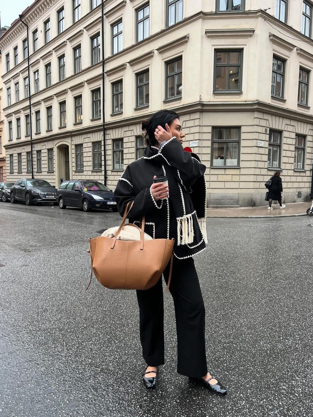 Polene Cyme Camel, (W) UGG Classic Mini II Boots Chestnut 착용 스타일 - 4