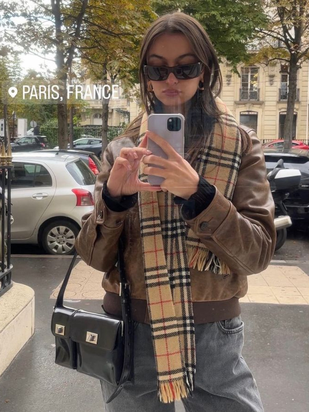 Burberry Classic Check Cashmere Muffler Archive Beige 착용 스타일 - 5