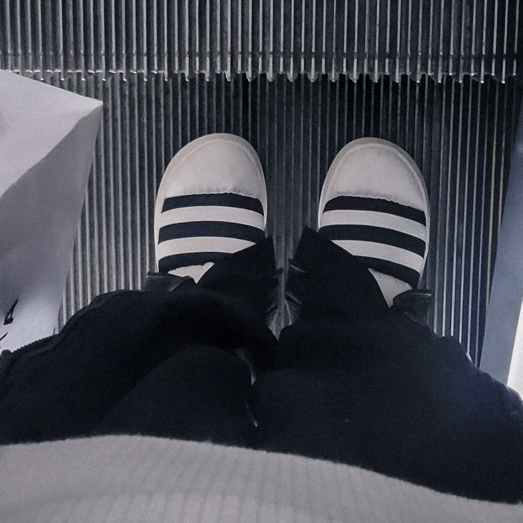 Adidas Puffylette Off White 착용 스타일 - 3