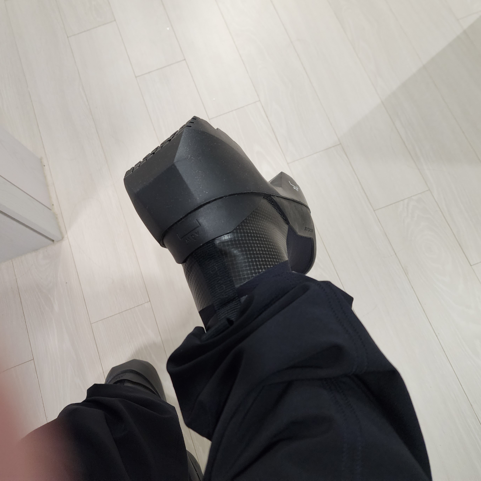Converse x A-Cold-Wall Geo Forma Boot Onyx 착용 스타일 - 2