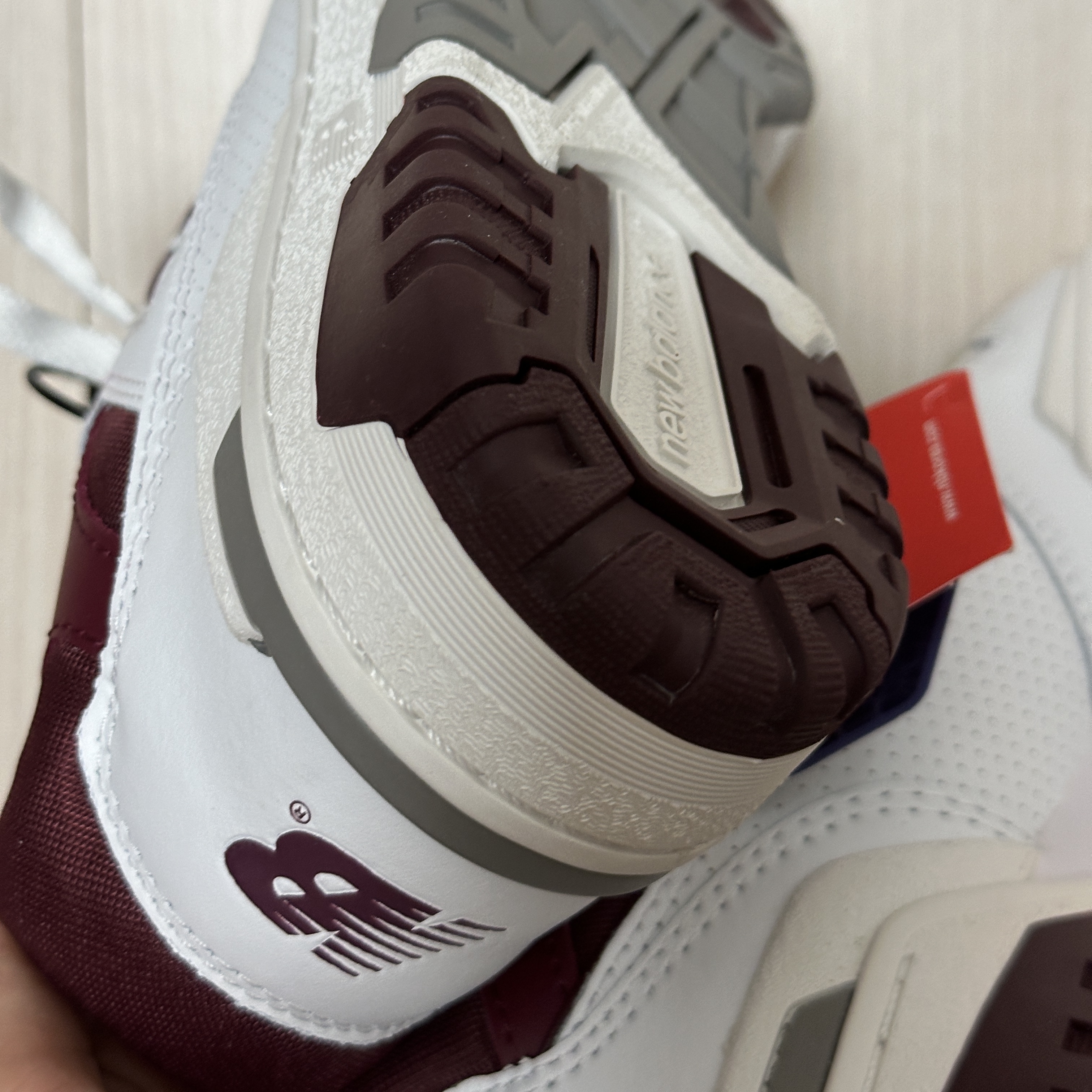 New Balance 550 Burgundy Cyan - 2E Wide 착용 스타일 - 2