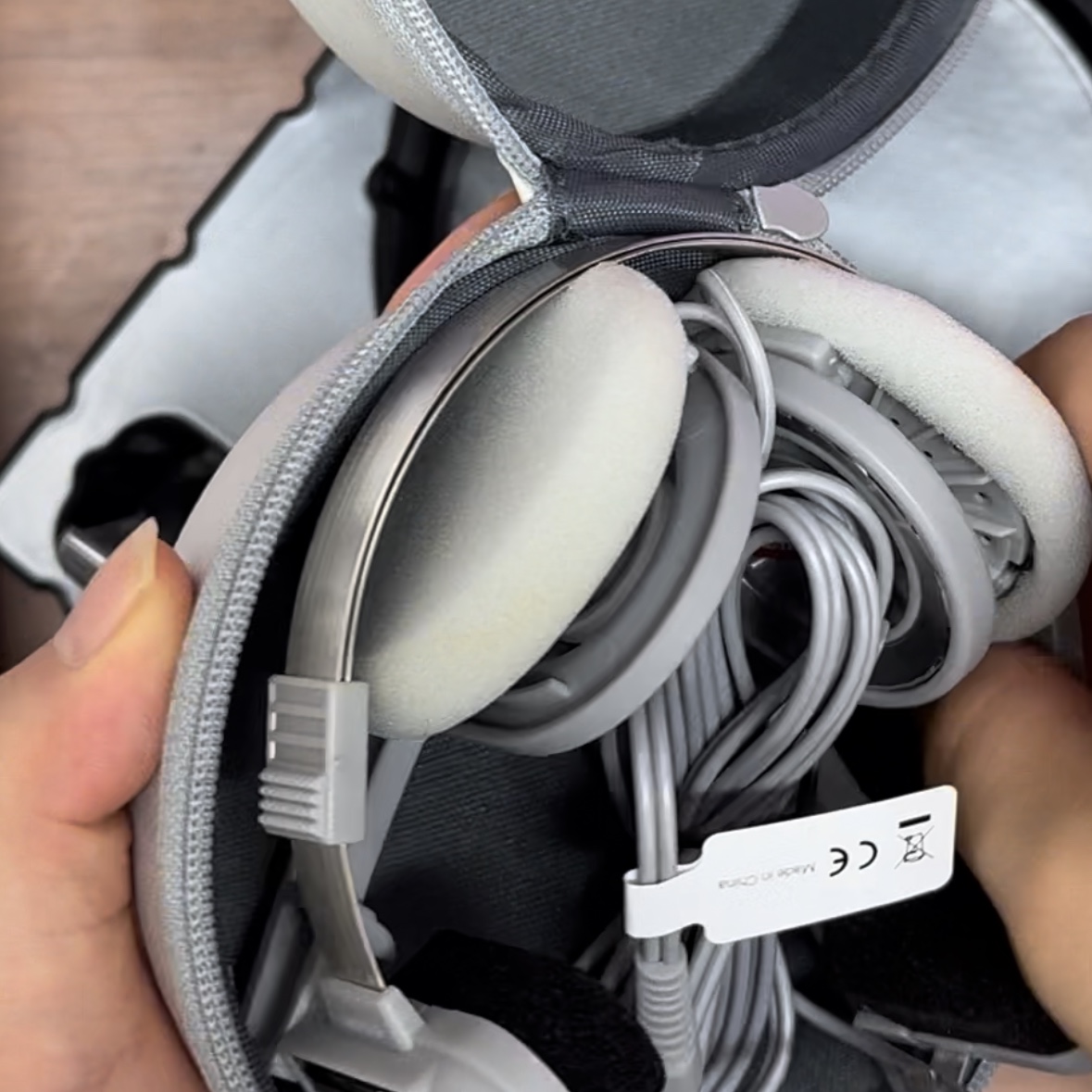 Supreme x Koss Portapro Headphones Silver - 23FW 착용 스타일 - 2