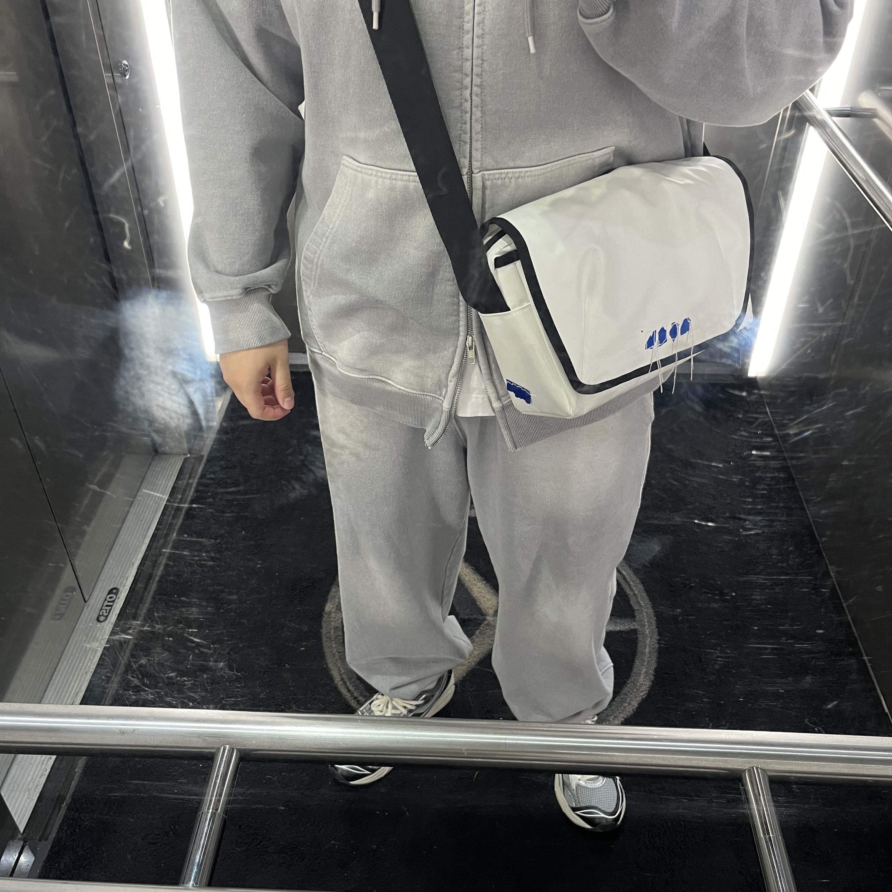 Ader Error Trace Admore Crossbody Bag White 착용 스타일