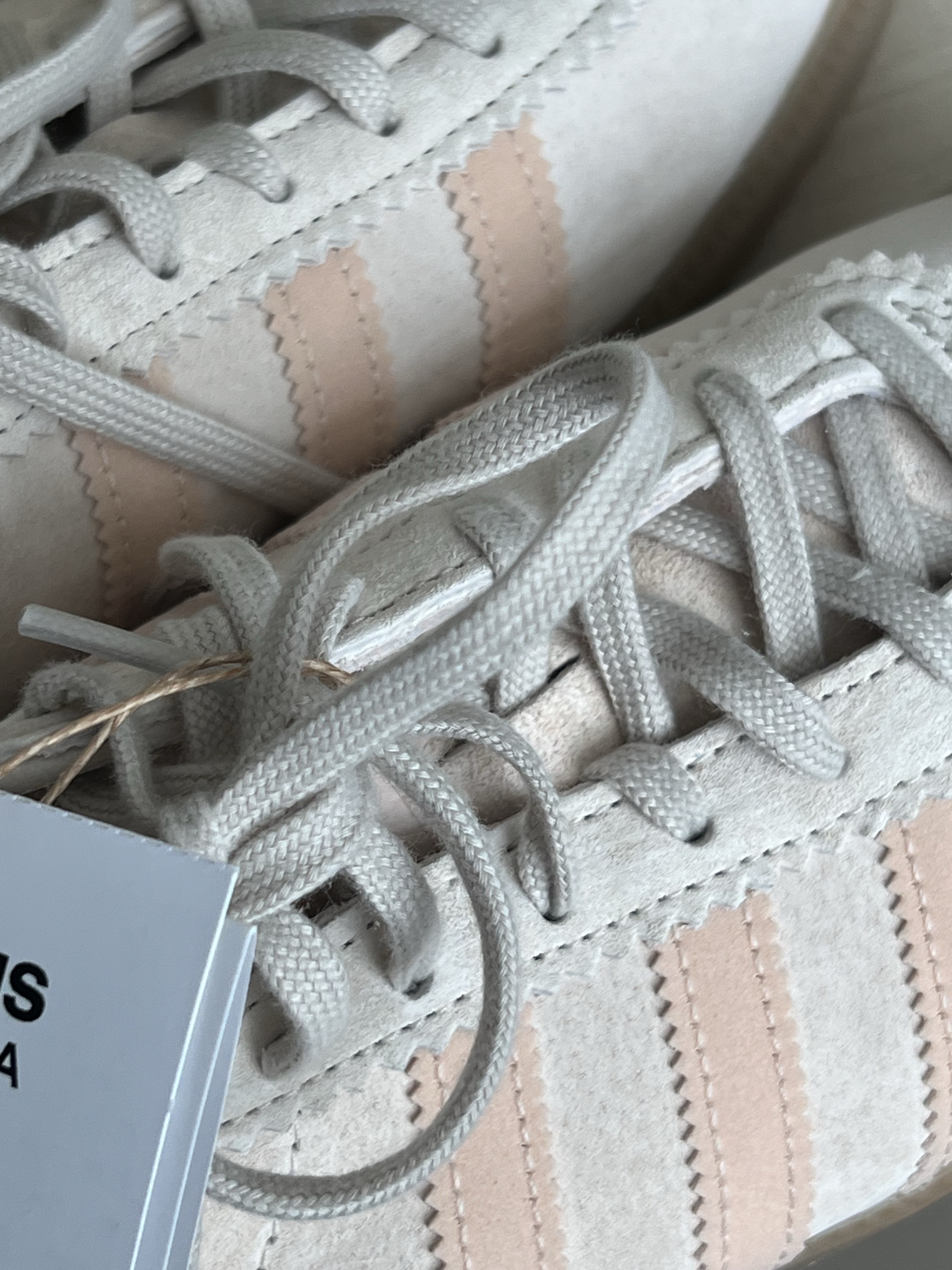 Adidas Bermuda Wonder White 착용 스타일 - 3