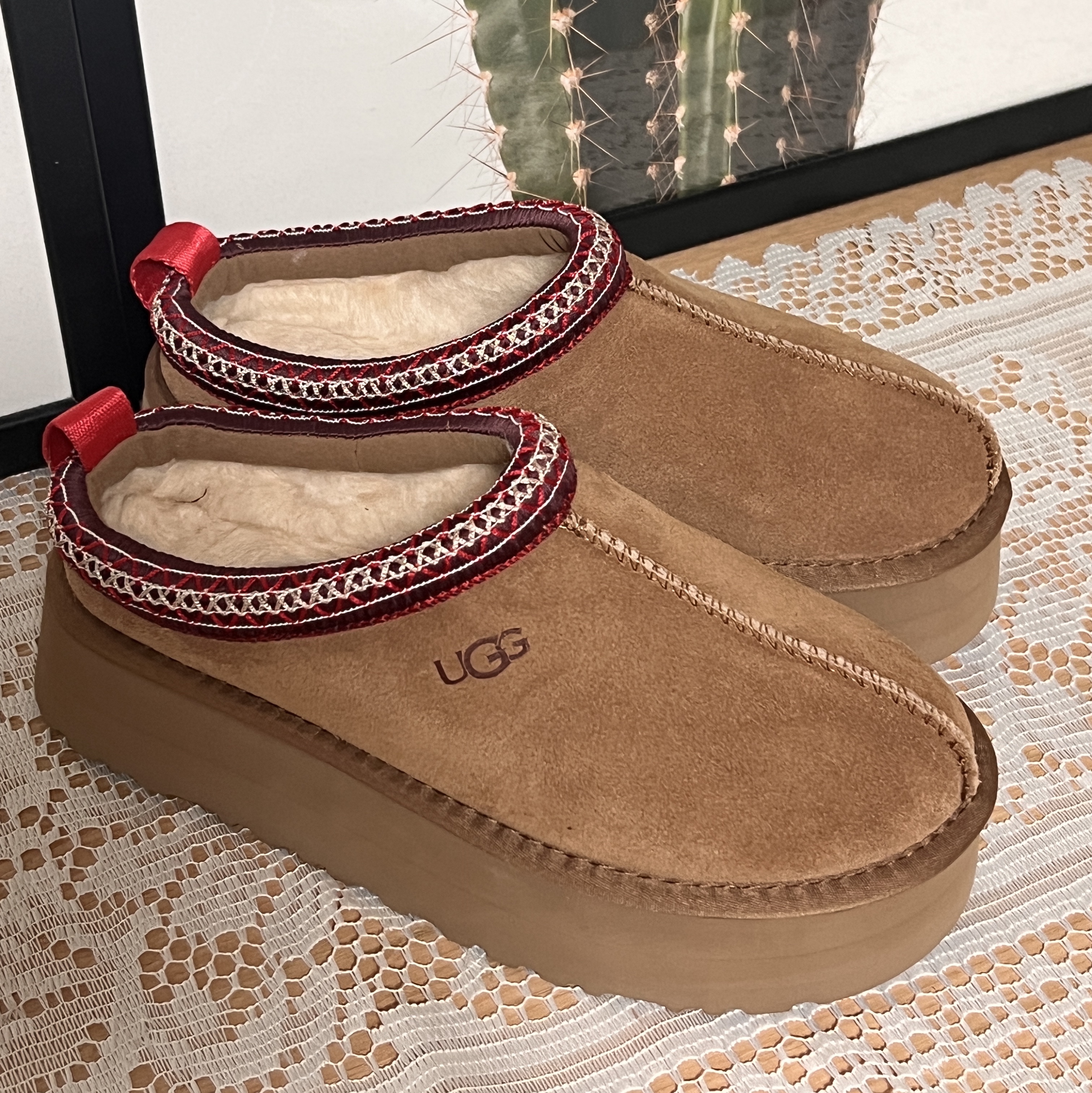 (W) UGG Tazz Slipper Chestnut 착용 스타일