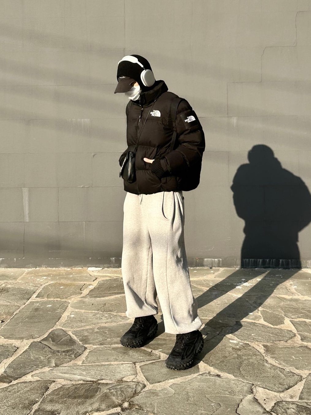 The North Face 1996 Retro Nuptse Jacket Dark Oak, (W) The North Face White Label Novelty Nuptse Down Jacket Black 착용 스타일 - 3