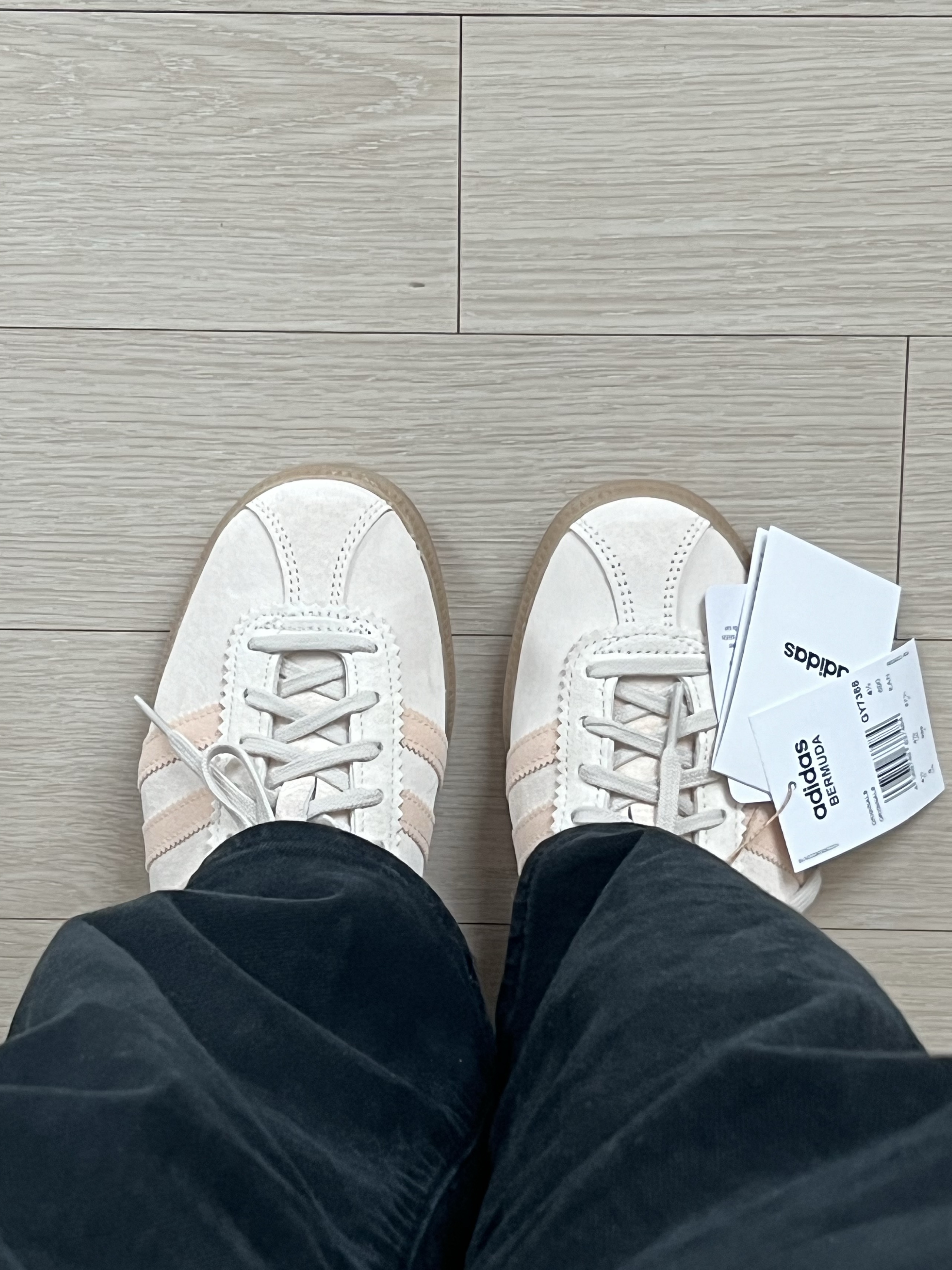 Adidas Bermuda Wonder White 착용 스타일 - 1