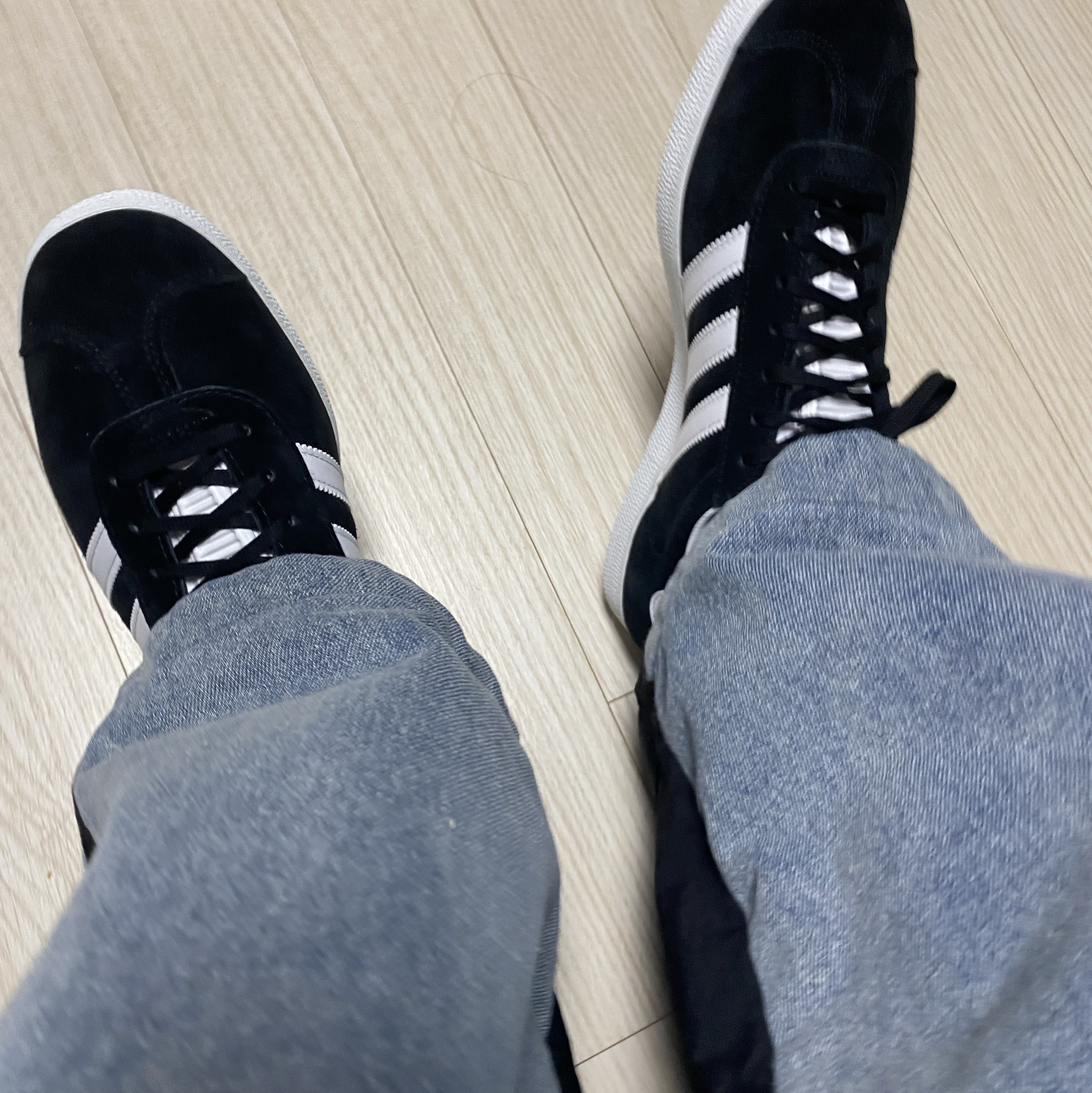 Adidas Gazelle Core Black White 착용 스타일