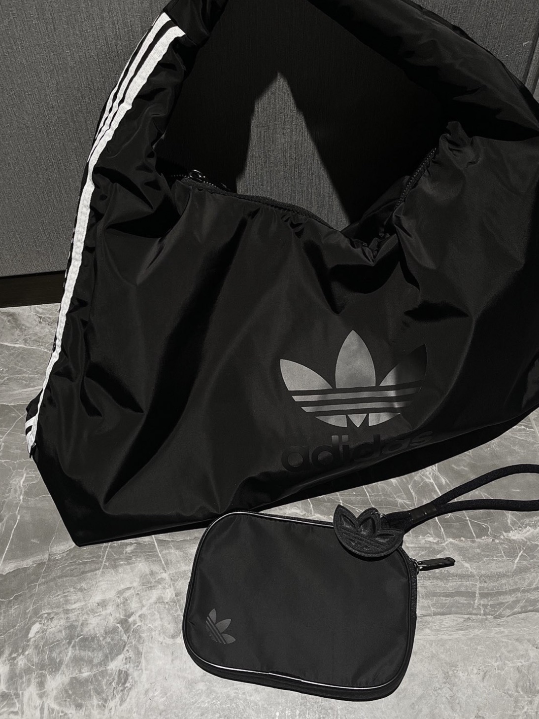 Adidas Always Original Shoulder Bag Black 착용 스타일 - 1
