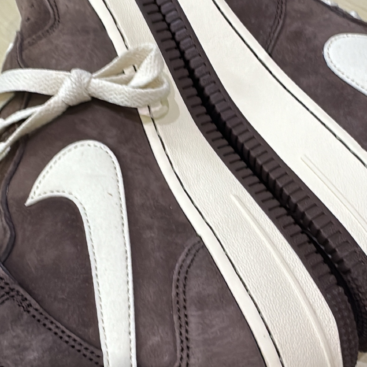 Nike Air Force 1 Mid '07 QS Chocolate 착용 스타일 - 1