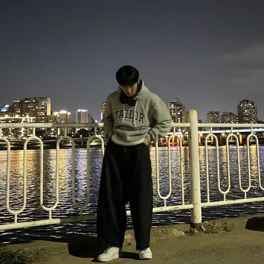 Nike Air Force 1 '07 Low White, Sony WH-1000XM5 Black (Sony Korea Ver.) 착용 스타일 - 2